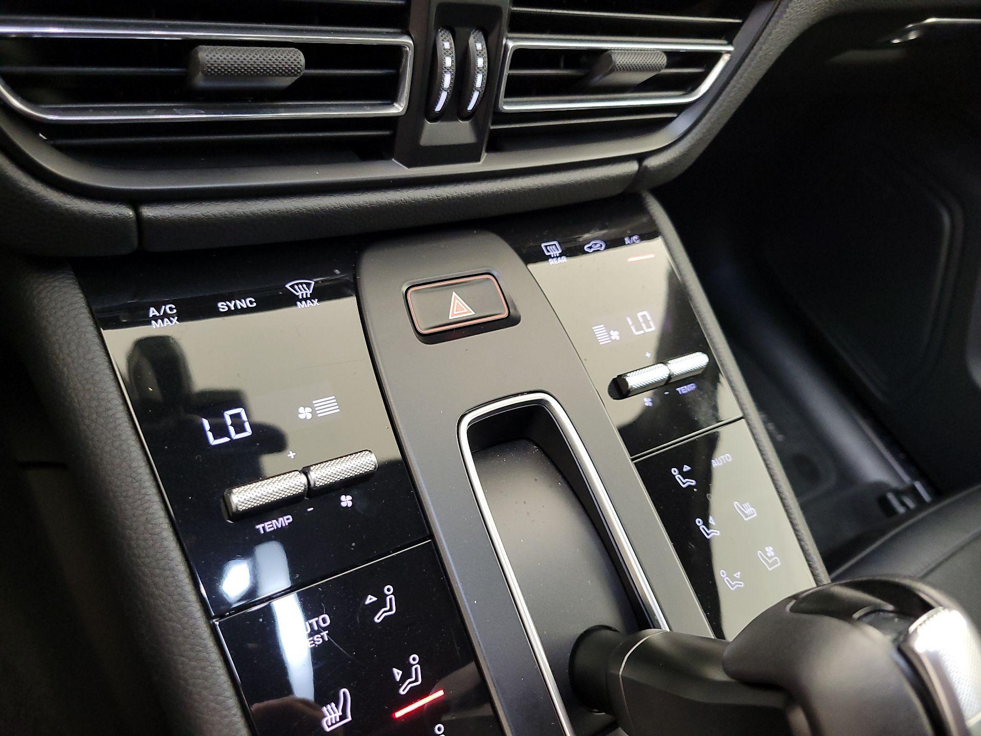 Thumbnail: 2024 Porsche Macan - 16