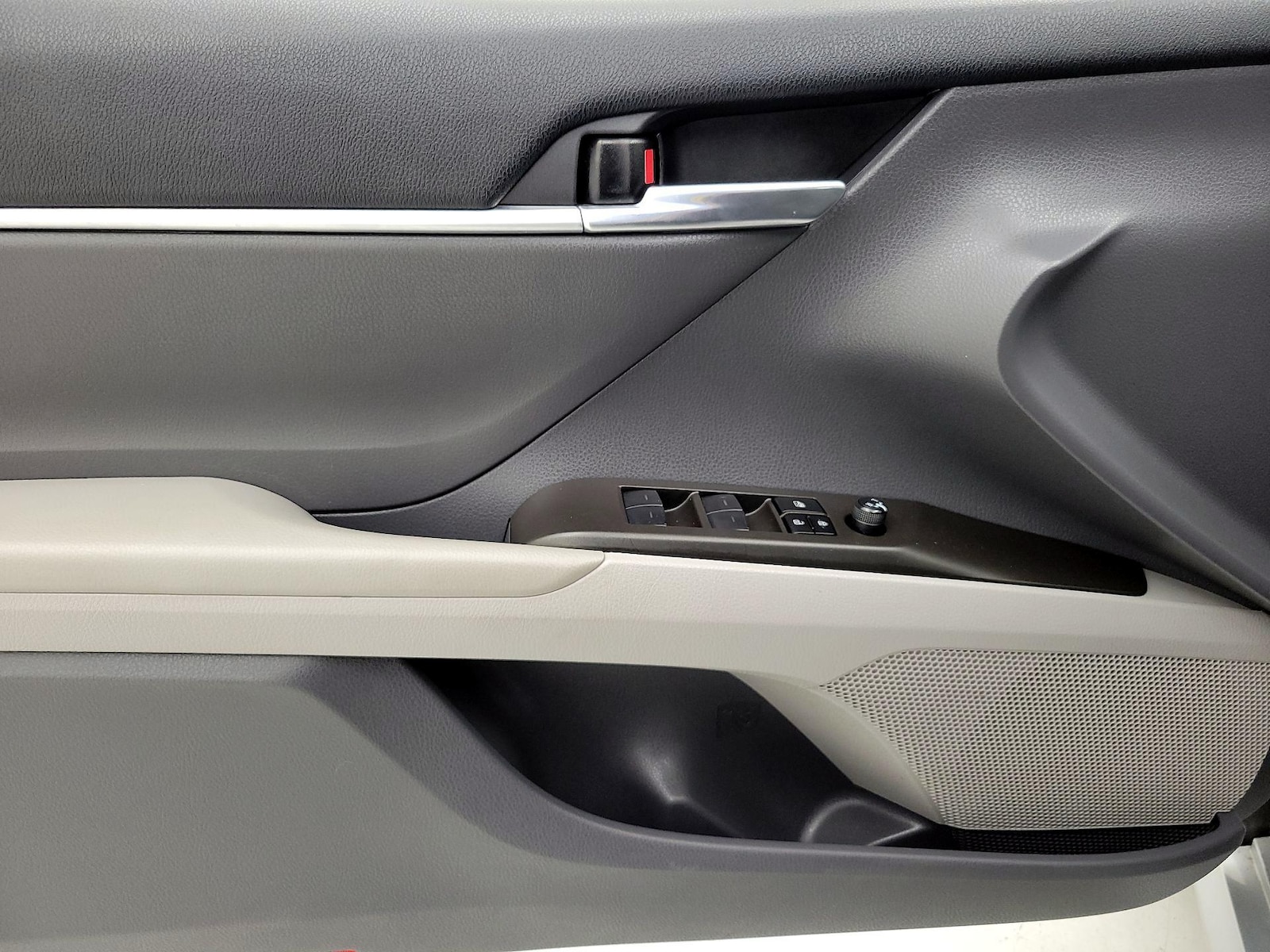 2023 Toyota Camry LE - Photo 13