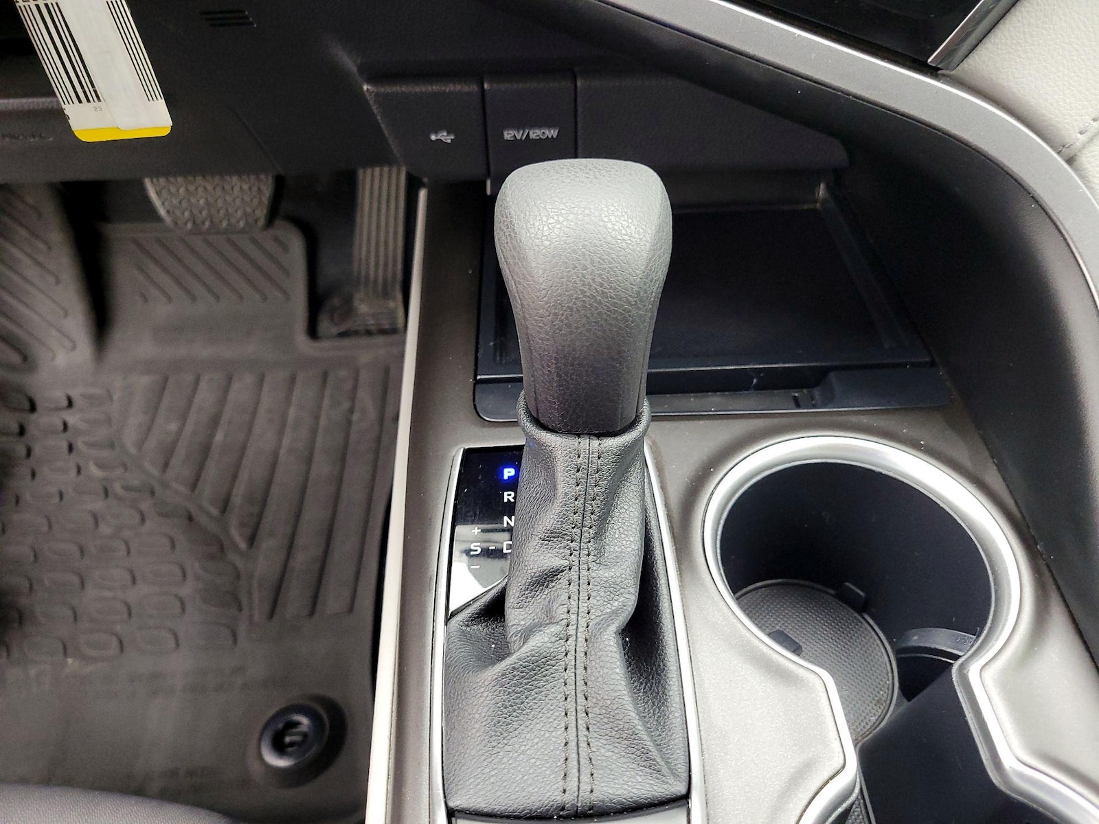 2023 Toyota Camry LE - Photo 18