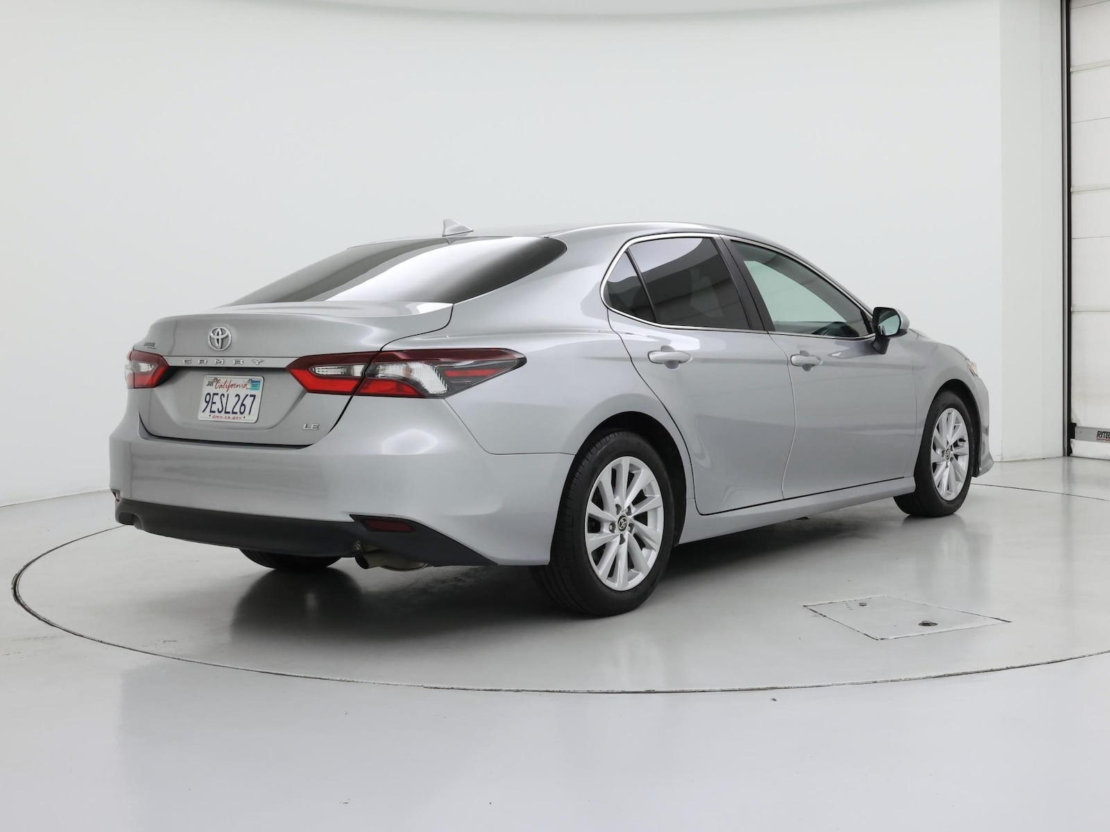 2023 Toyota Camry LE - Photo 9