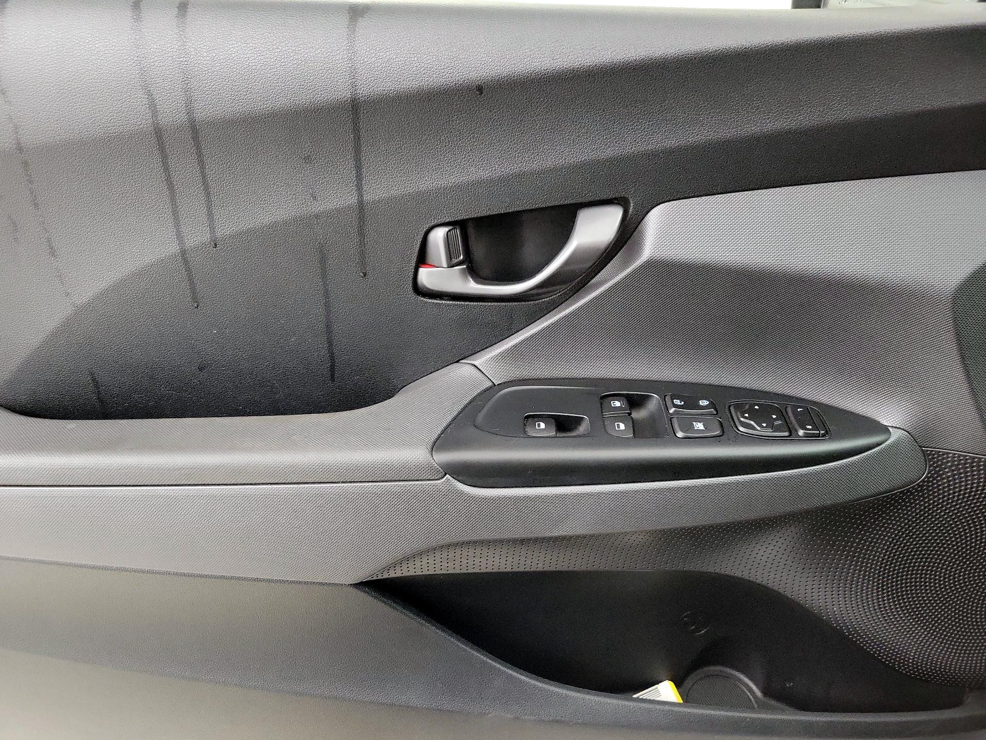Thumbnail: 2020 Hyundai Veloster - 12