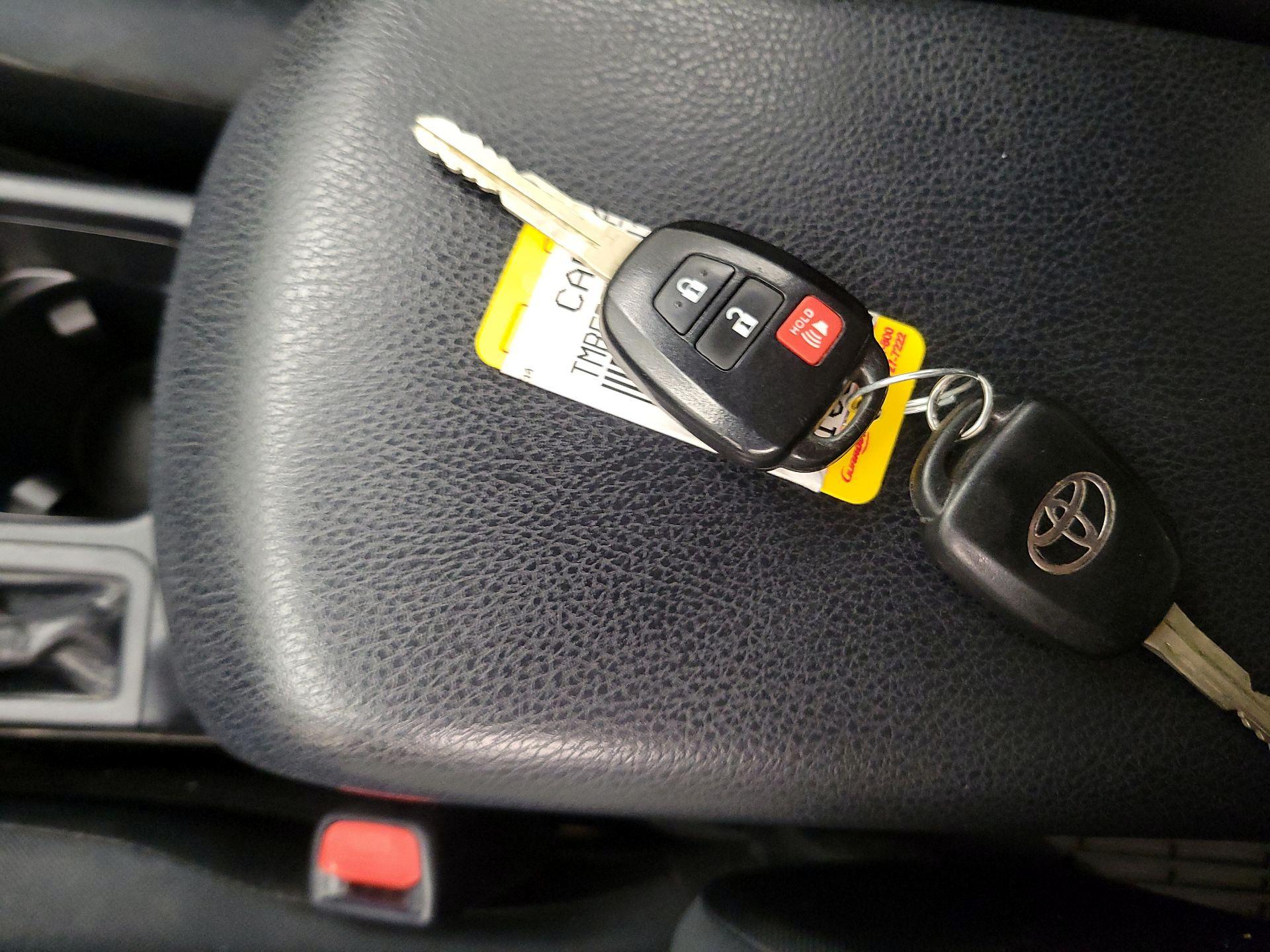 Thumbnail: 2017 Toyota RAV4 - 18