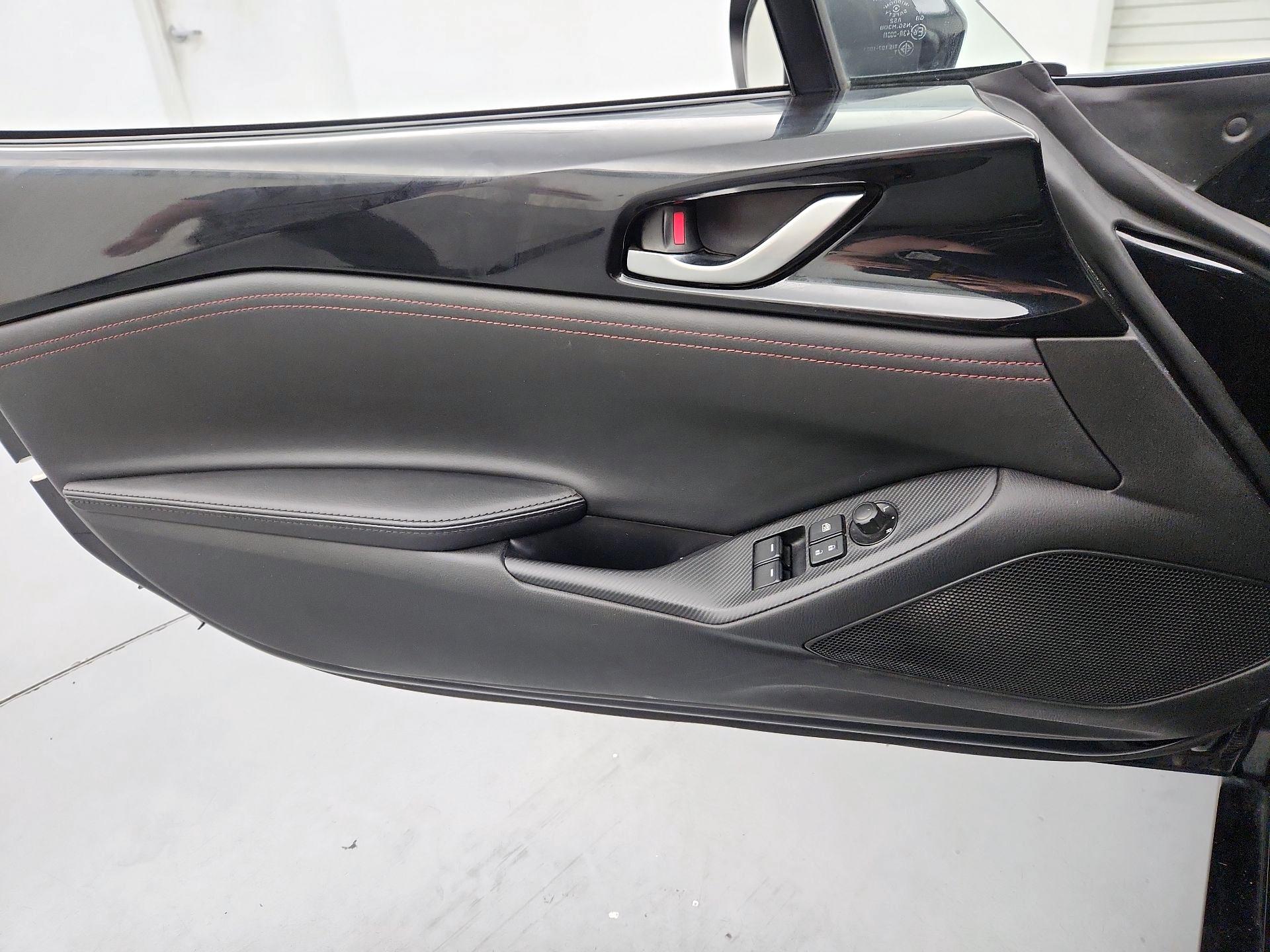 Thumbnail: 2016 Mazda MX-5 Miata - 12