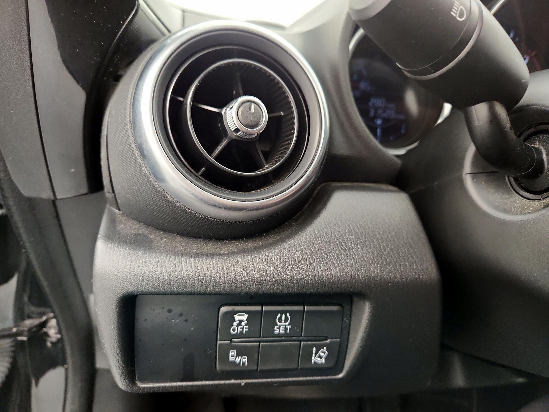 Thumbnail: 2016 Mazda MX-5 Miata - 13