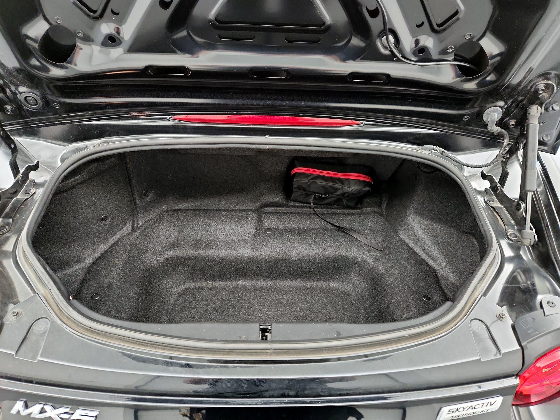 Thumbnail: 2016 Mazda MX-5 Miata - 18