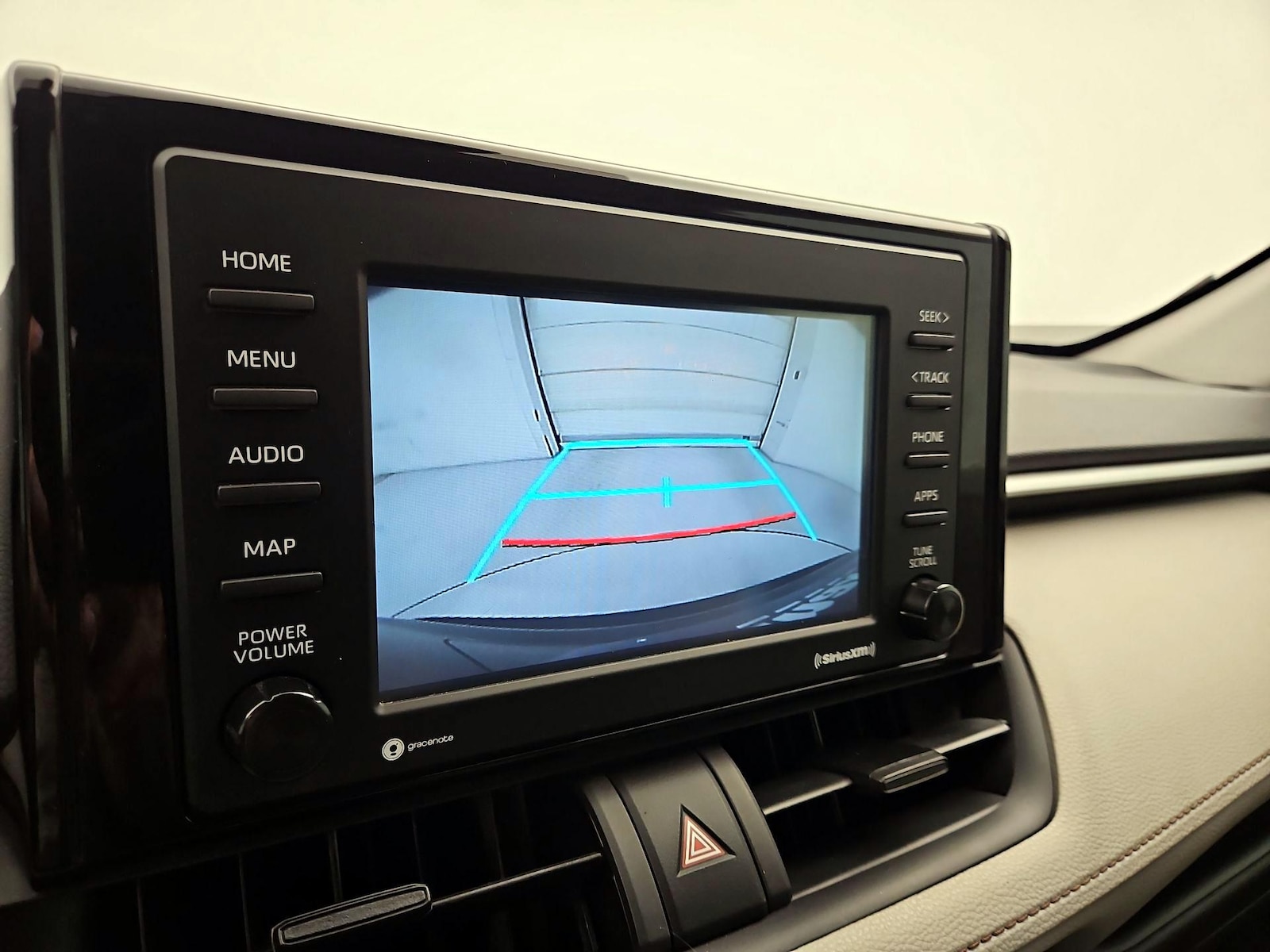 2020 Toyota RAV4 XLE - Photo 15
