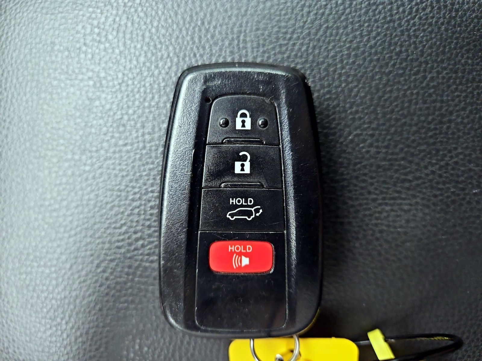 2020 Toyota RAV4 XLE - Photo 24
