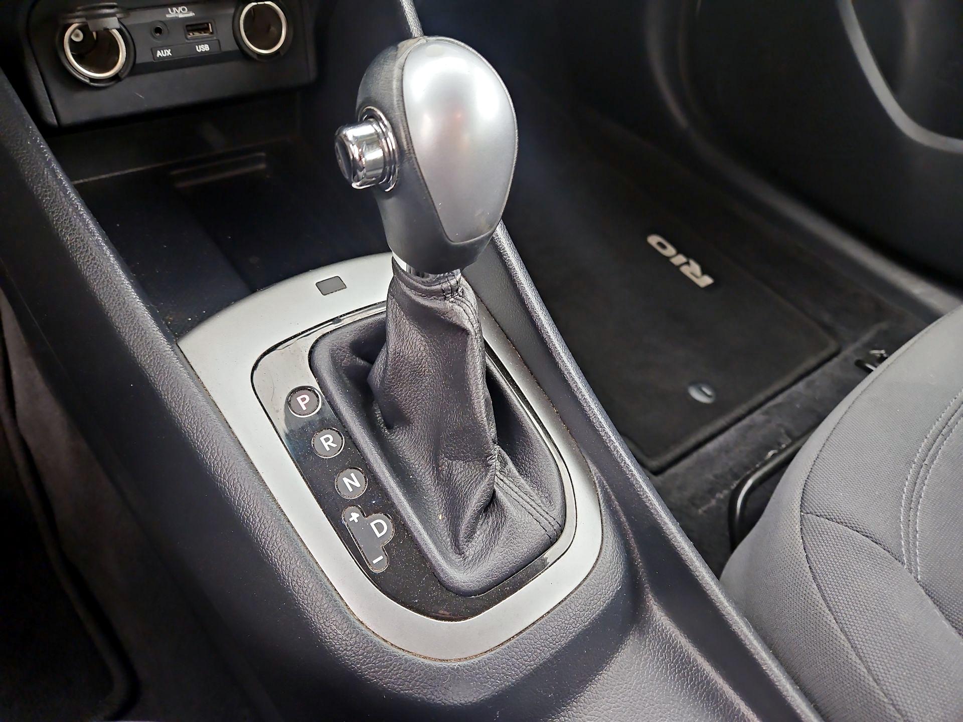 Thumbnail: 2015 Kia Rio - 17