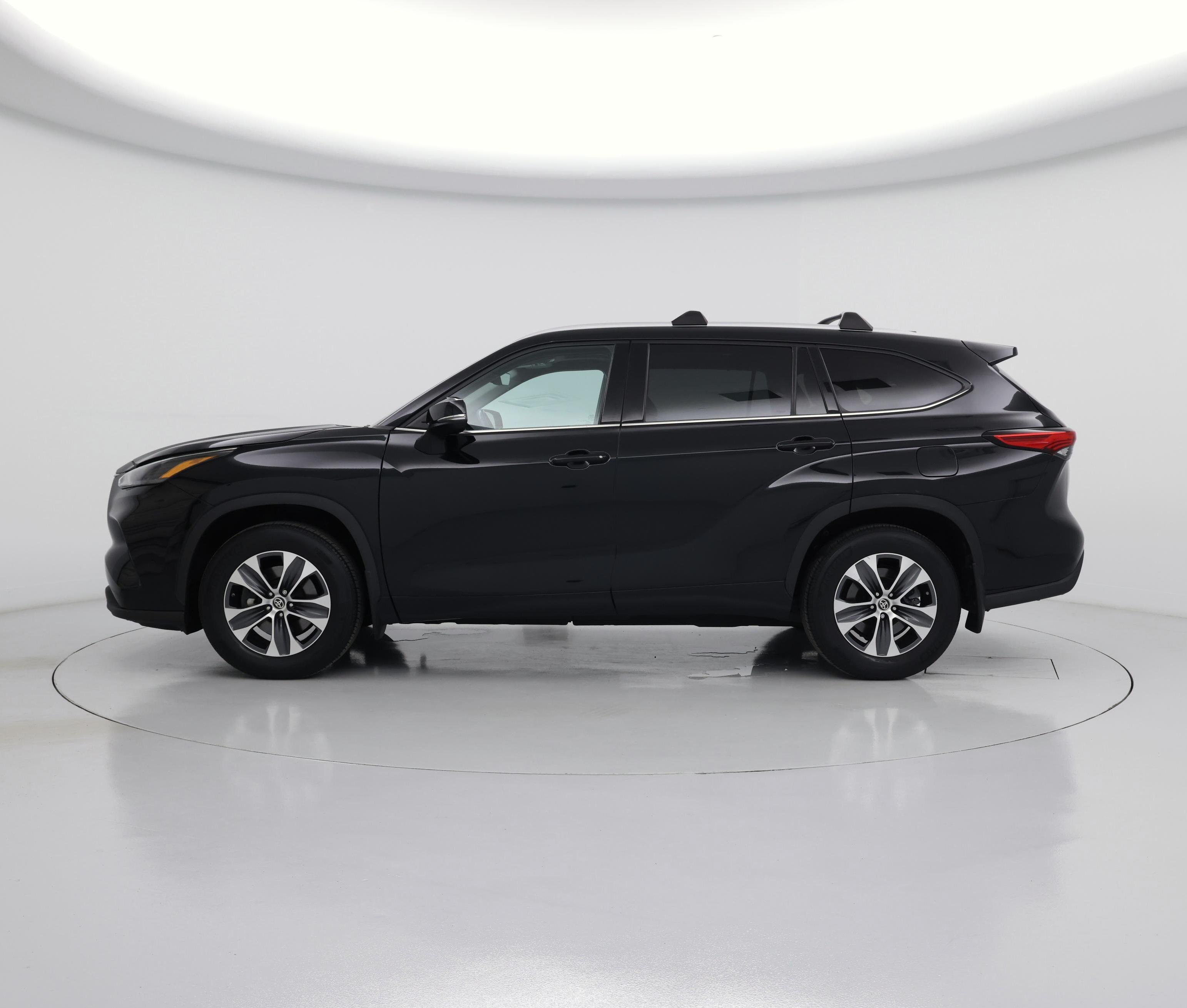 Thumbnail: 2022 Toyota Highlander - 3