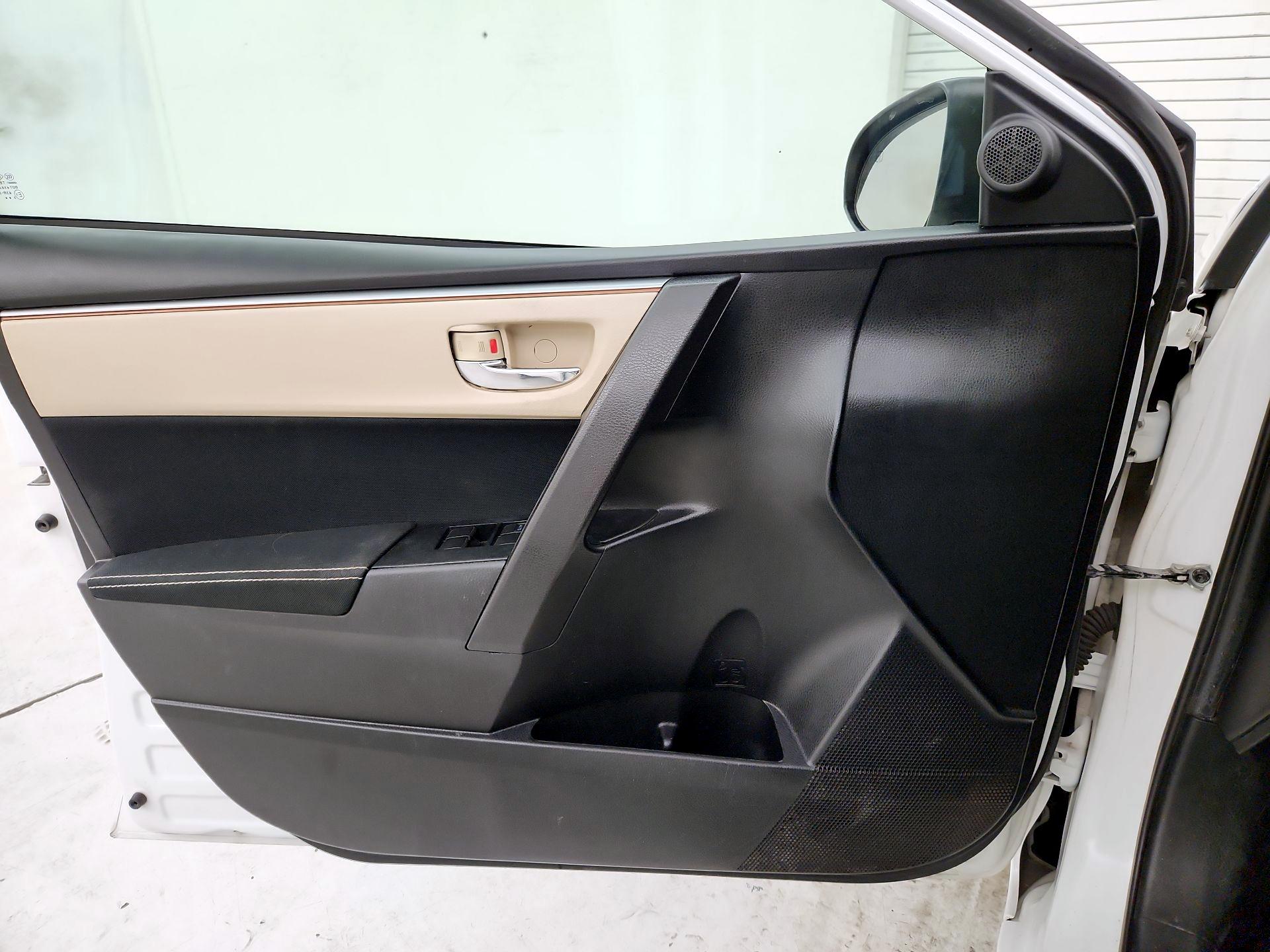 Thumbnail: 2015 Toyota Corolla - 12
