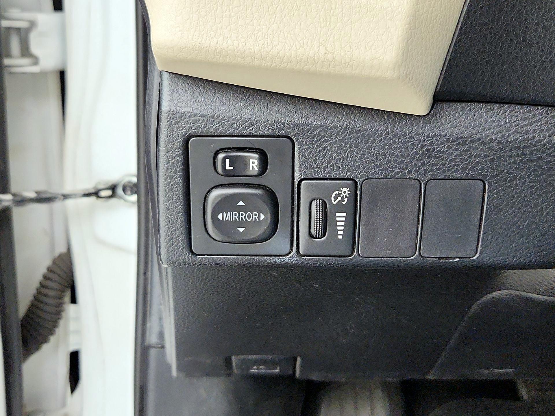 Thumbnail: 2015 Toyota Corolla - 13