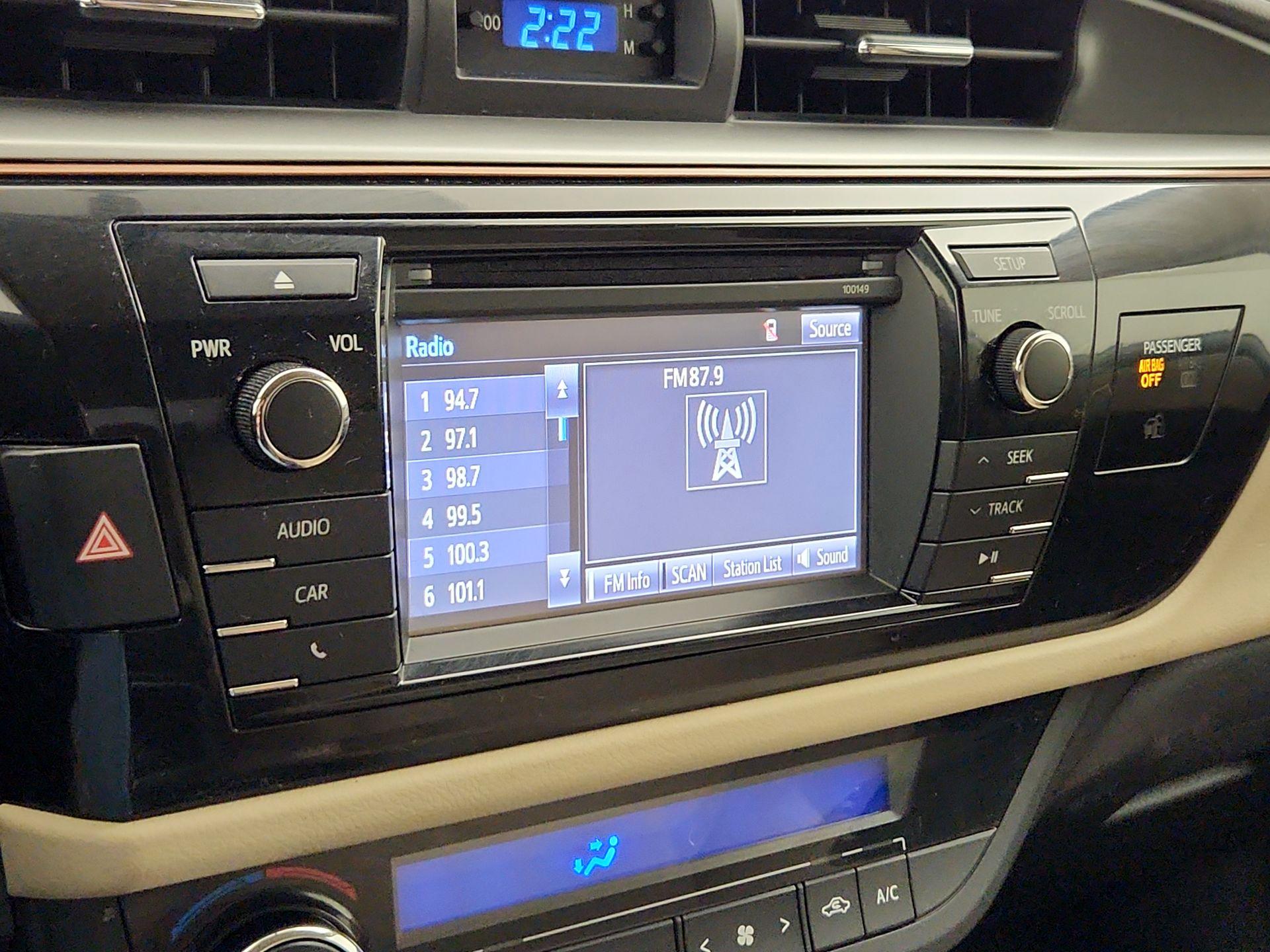 Thumbnail: 2015 Toyota Corolla - 15