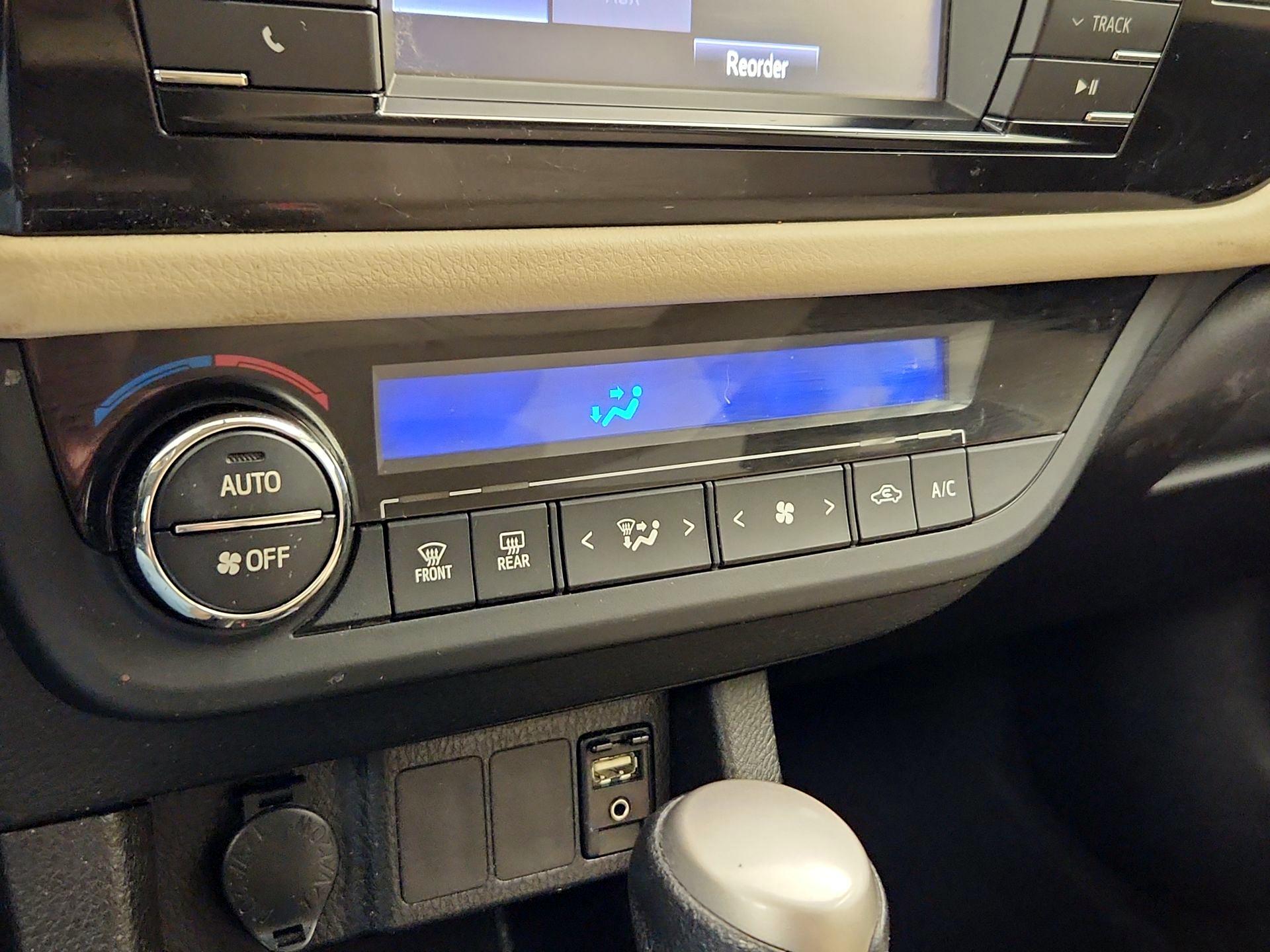 Thumbnail: 2015 Toyota Corolla - 16