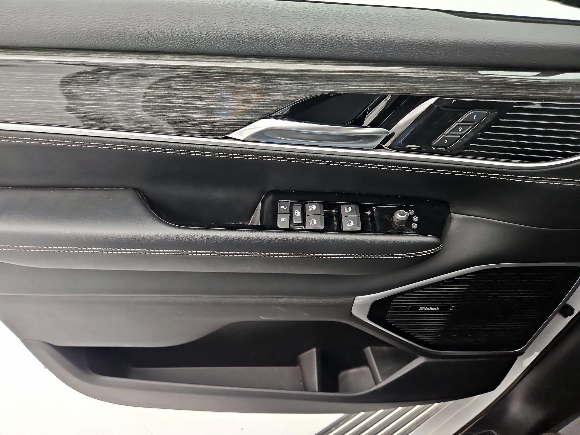 Thumbnail: 2022 Jeep Wagoneer - 12