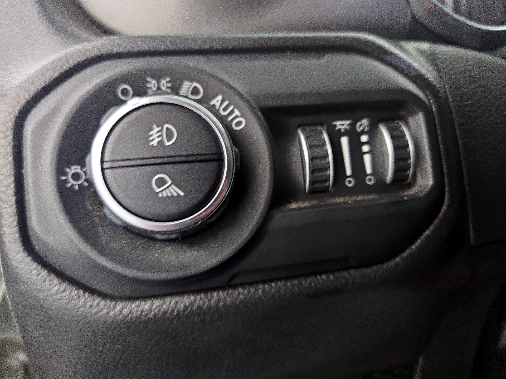 Thumbnail: 2022 Jeep Gladiator - 13