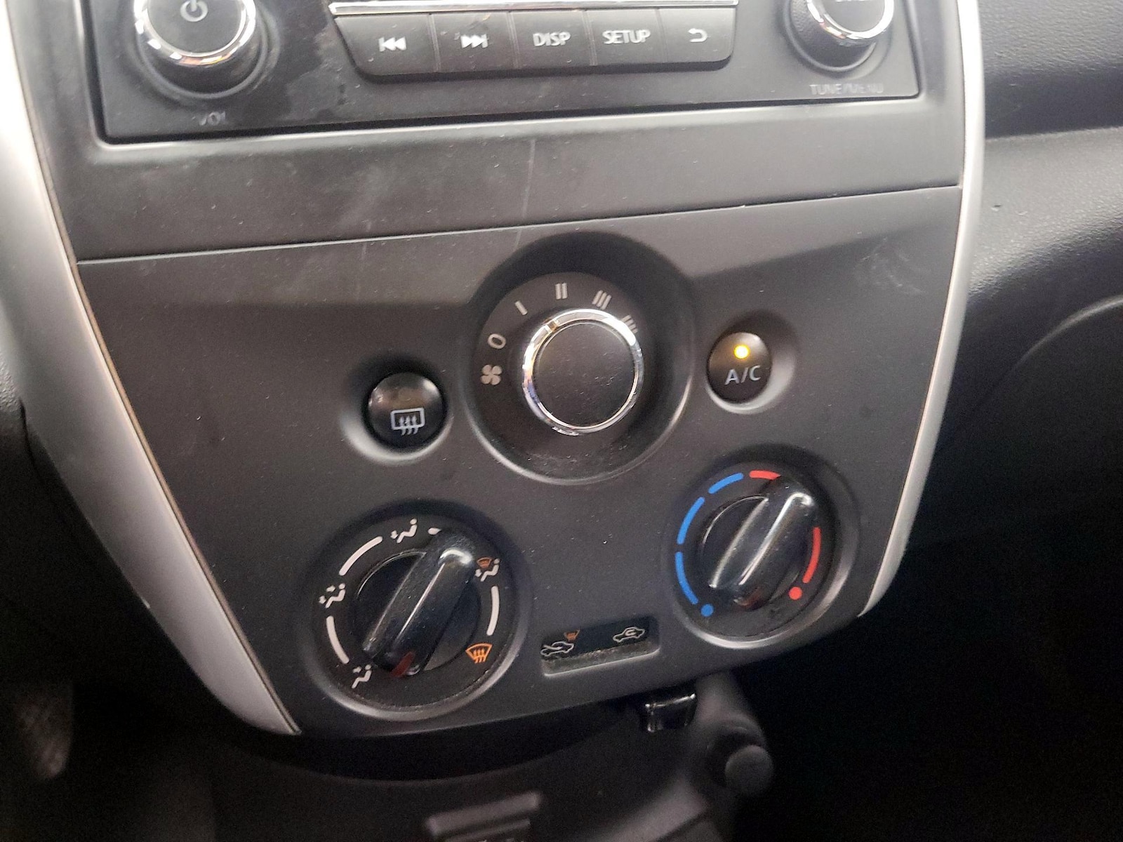 2018 Nissan Versa Sedan SV - Photo 16