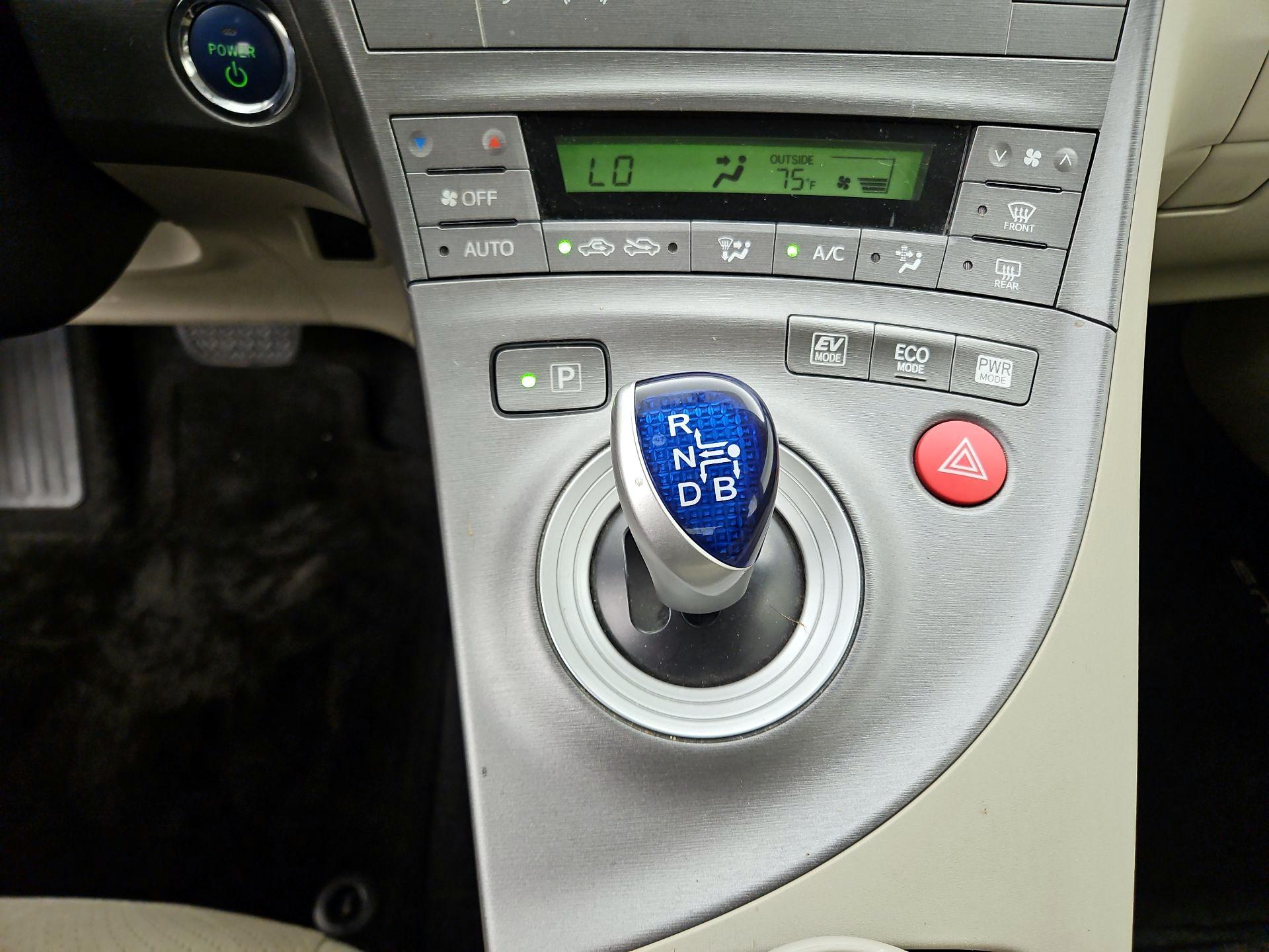Thumbnail: 2014 Toyota Prius - 15