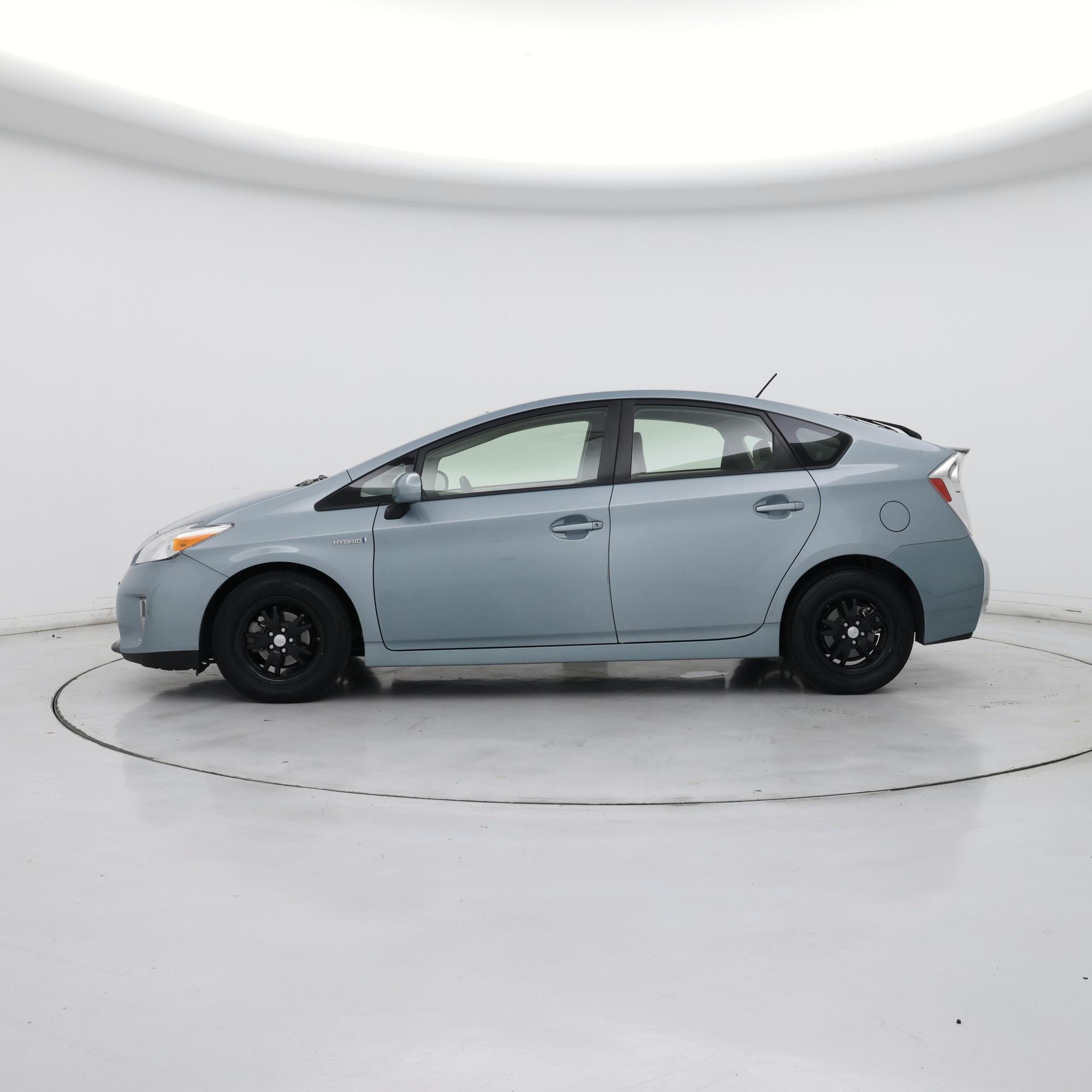 Thumbnail: 2014 Toyota Prius - 3