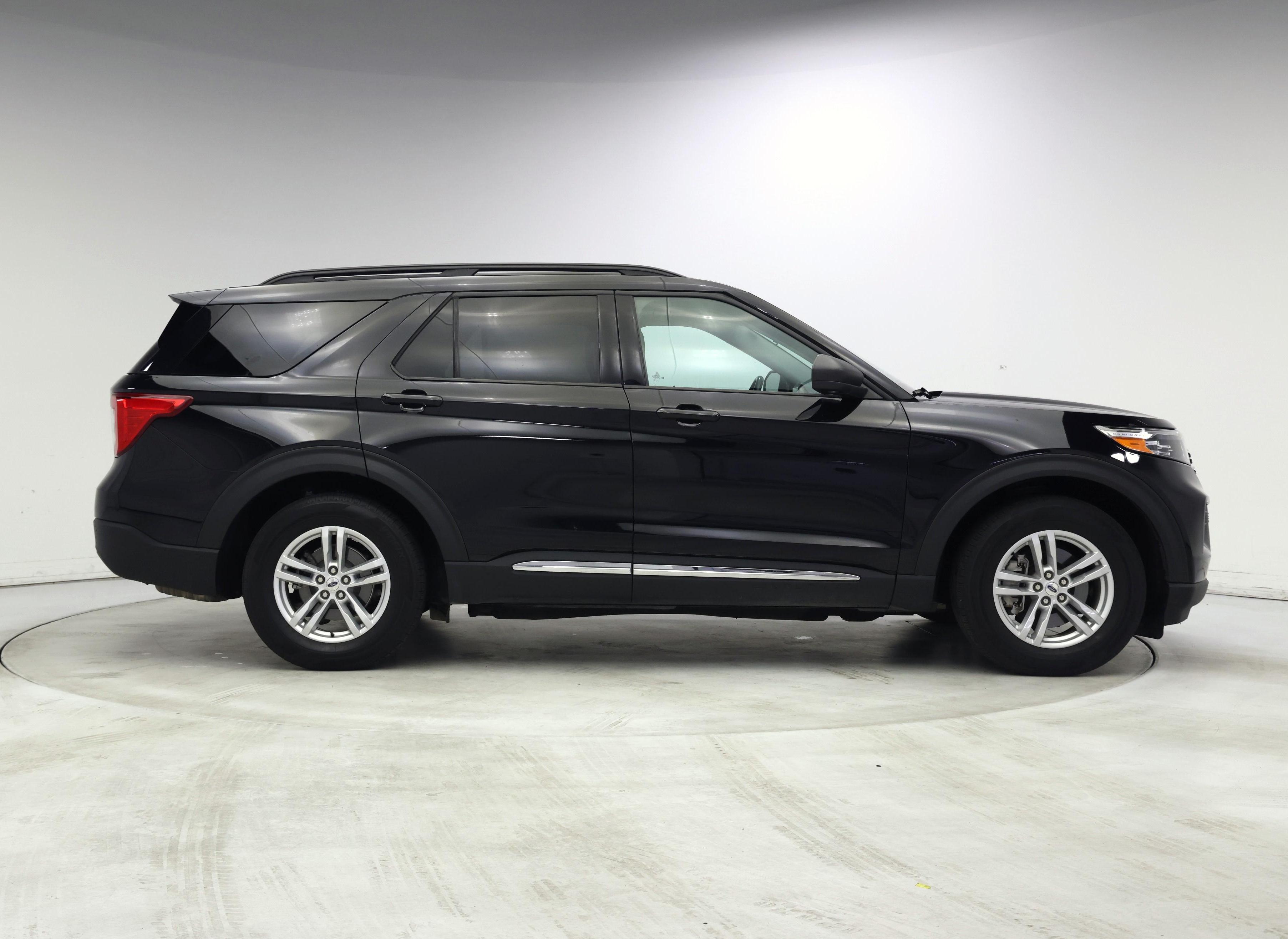 Thumbnail: 2022 Ford Explorer - 7