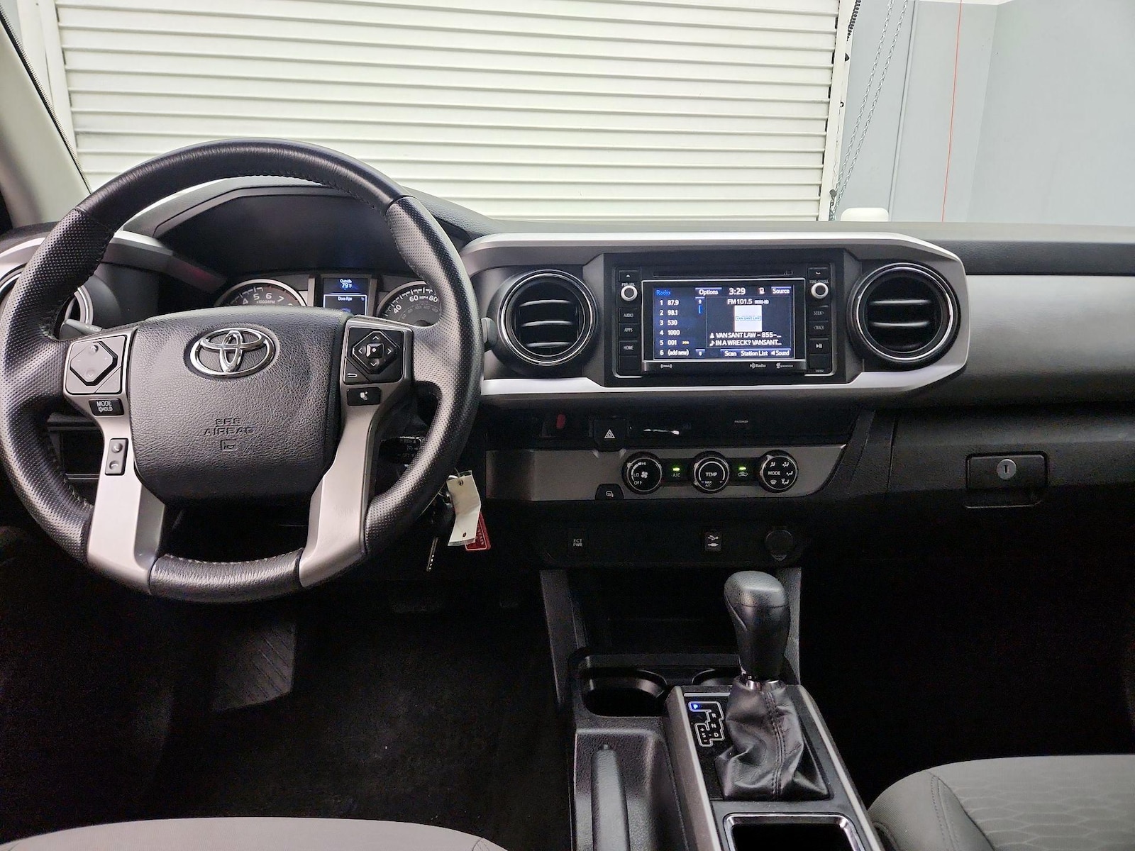 2017 Toyota Tacoma SR5 - Photo 10