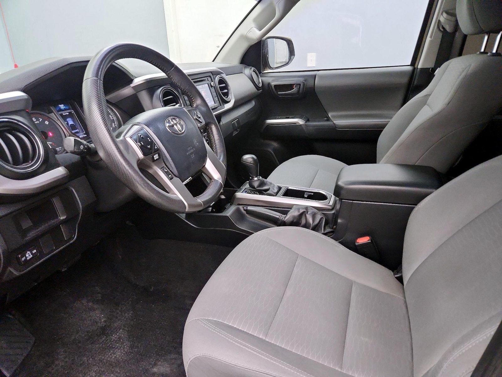 2017 Toyota Tacoma SR5 - Photo 12