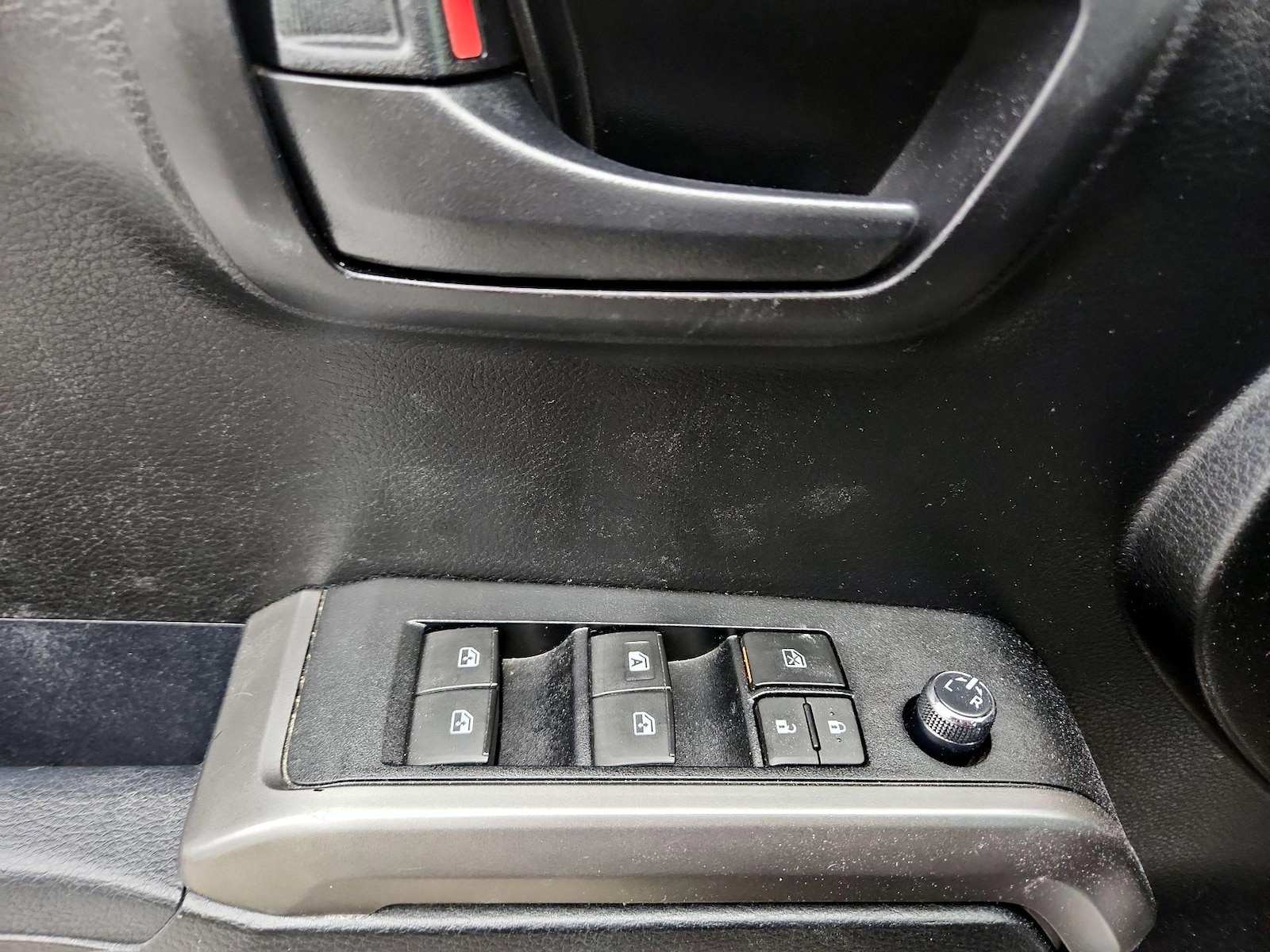 2017 Toyota Tacoma SR5 - Photo 13
