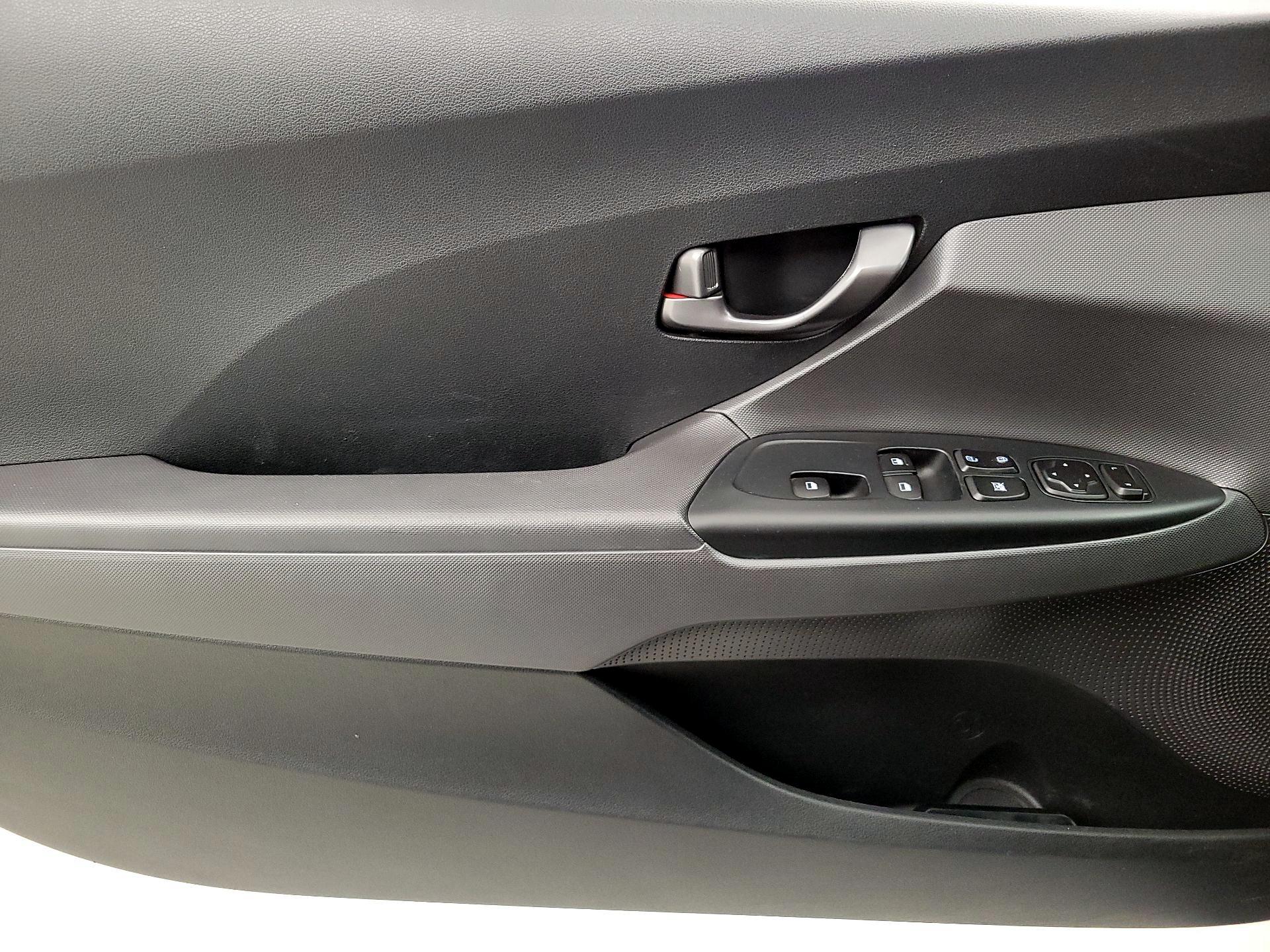 Thumbnail: 2019 Hyundai Veloster - 12