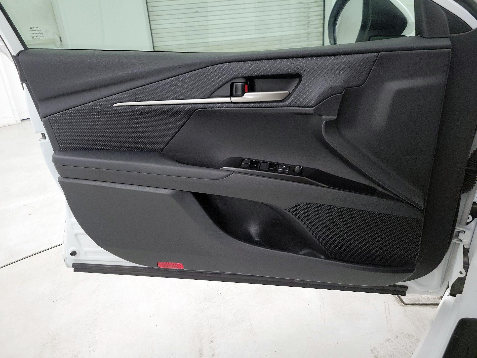 Thumbnail: 2025 Toyota Camry - 12