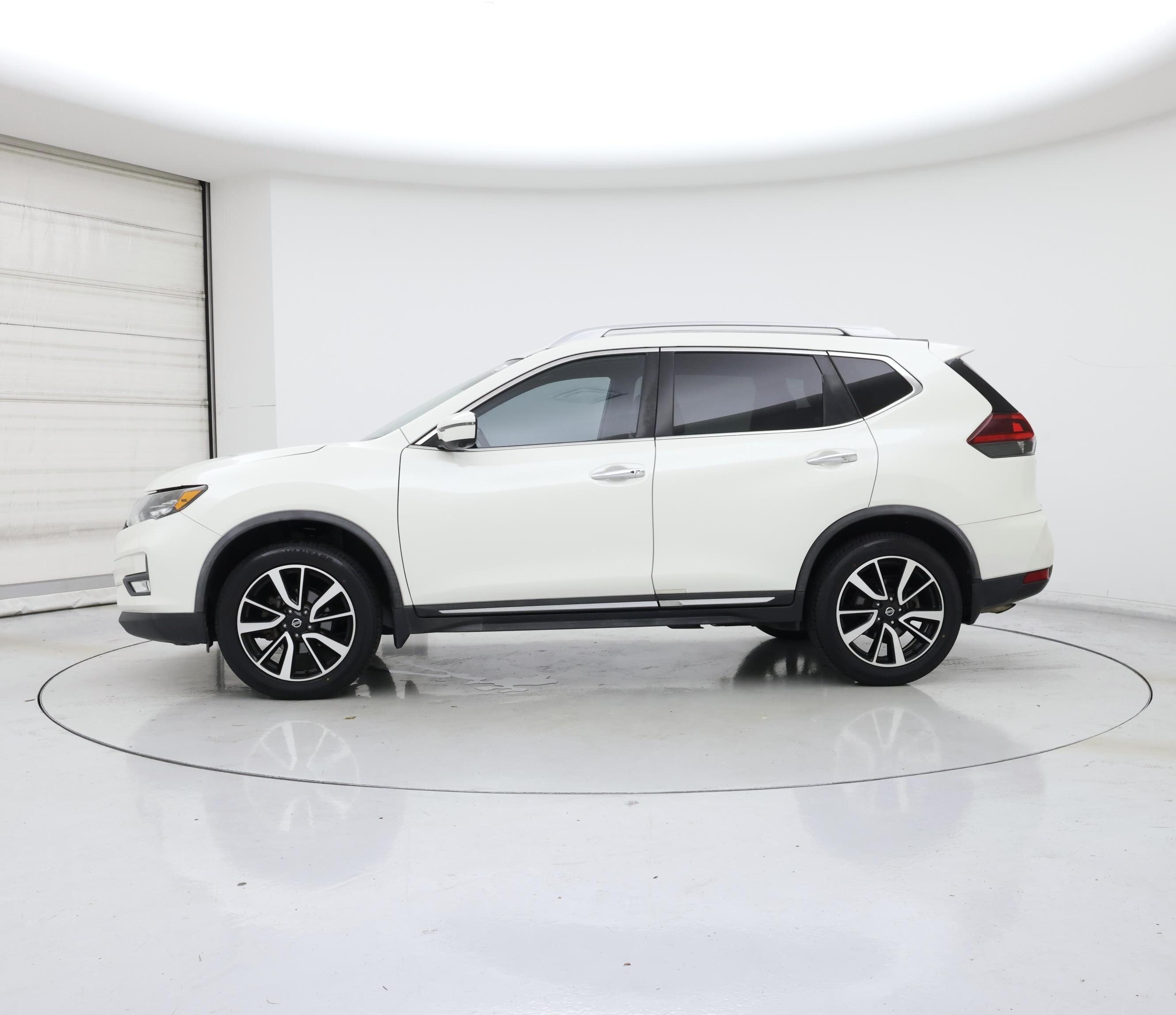 Thumbnail: 2018 Nissan Rogue - 3