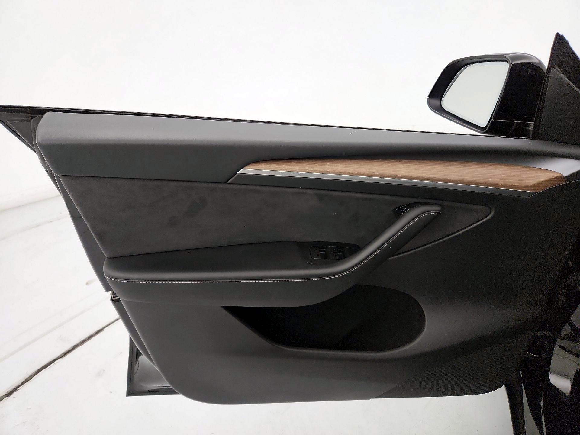 Thumbnail: 2023 Tesla Model Y - 12