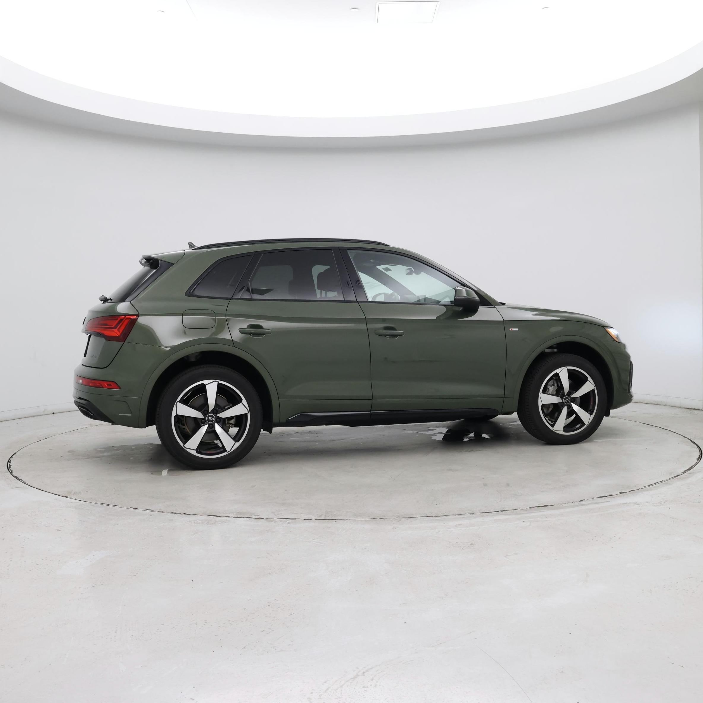 Thumbnail: 2023 Audi Q5 - 8