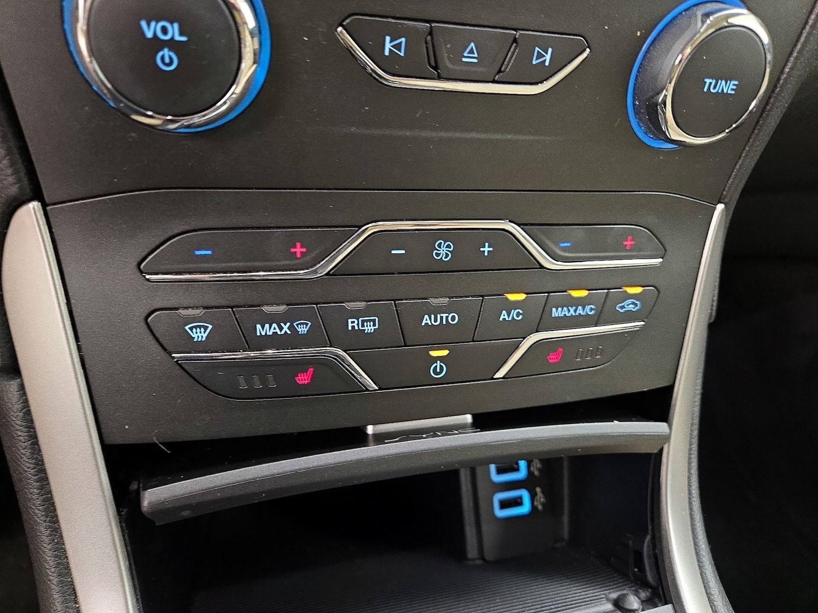 2017 Ford Edge SEL - Photo 18