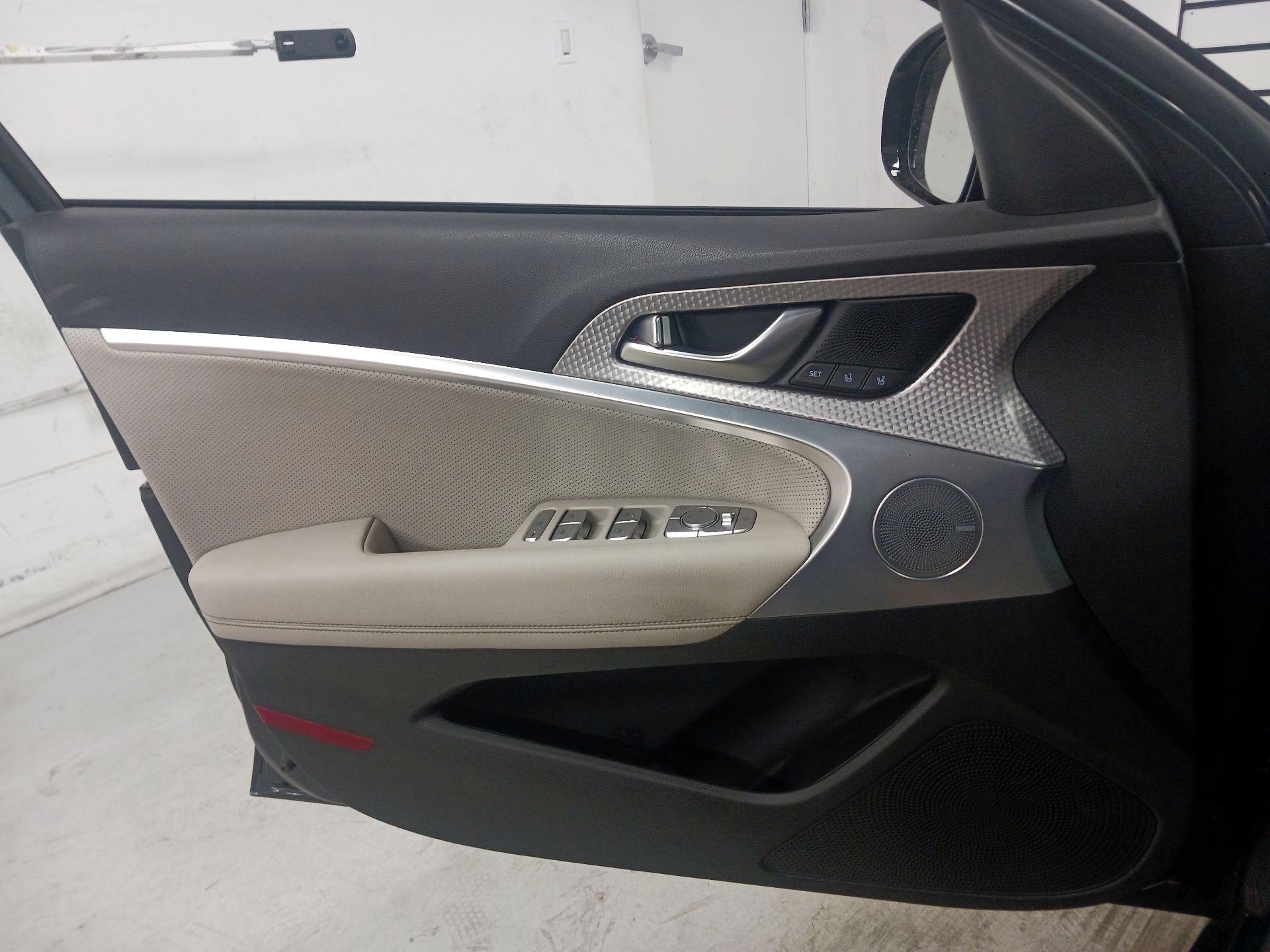 Thumbnail: 2023 Genesis G70 - 12