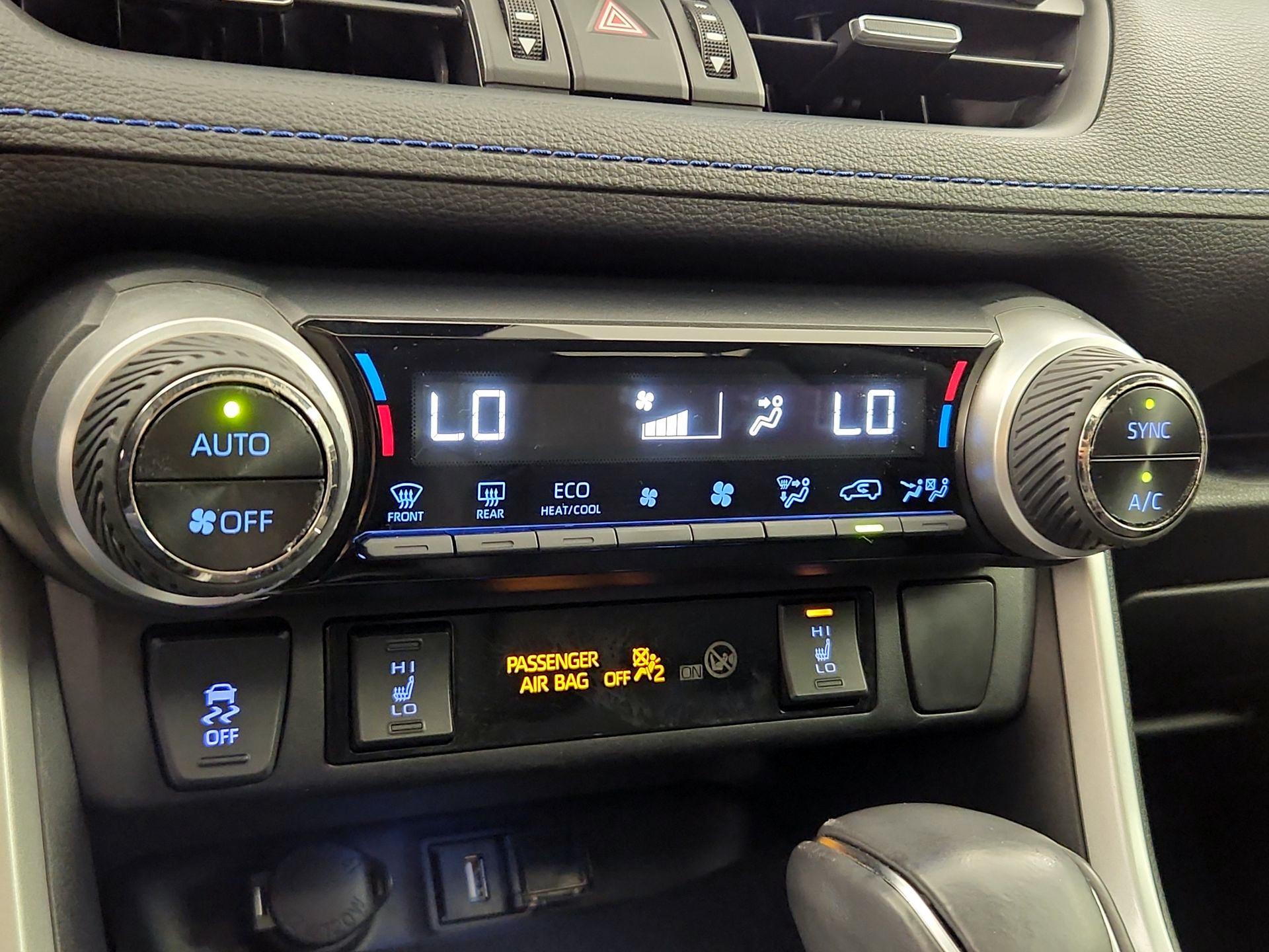 Thumbnail: 2020 Toyota RAV4 - 16