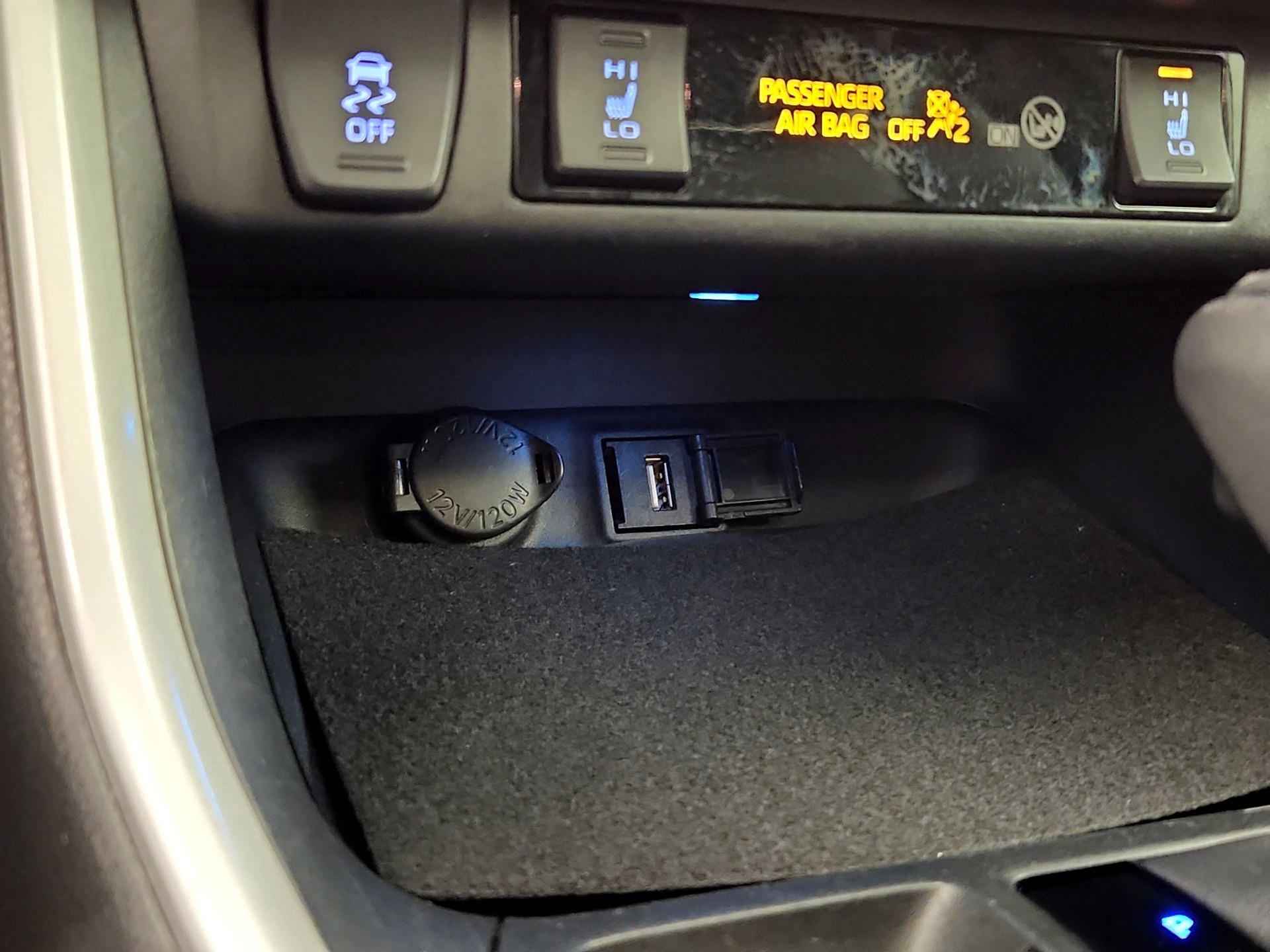 Thumbnail: 2020 Toyota RAV4 - 18
