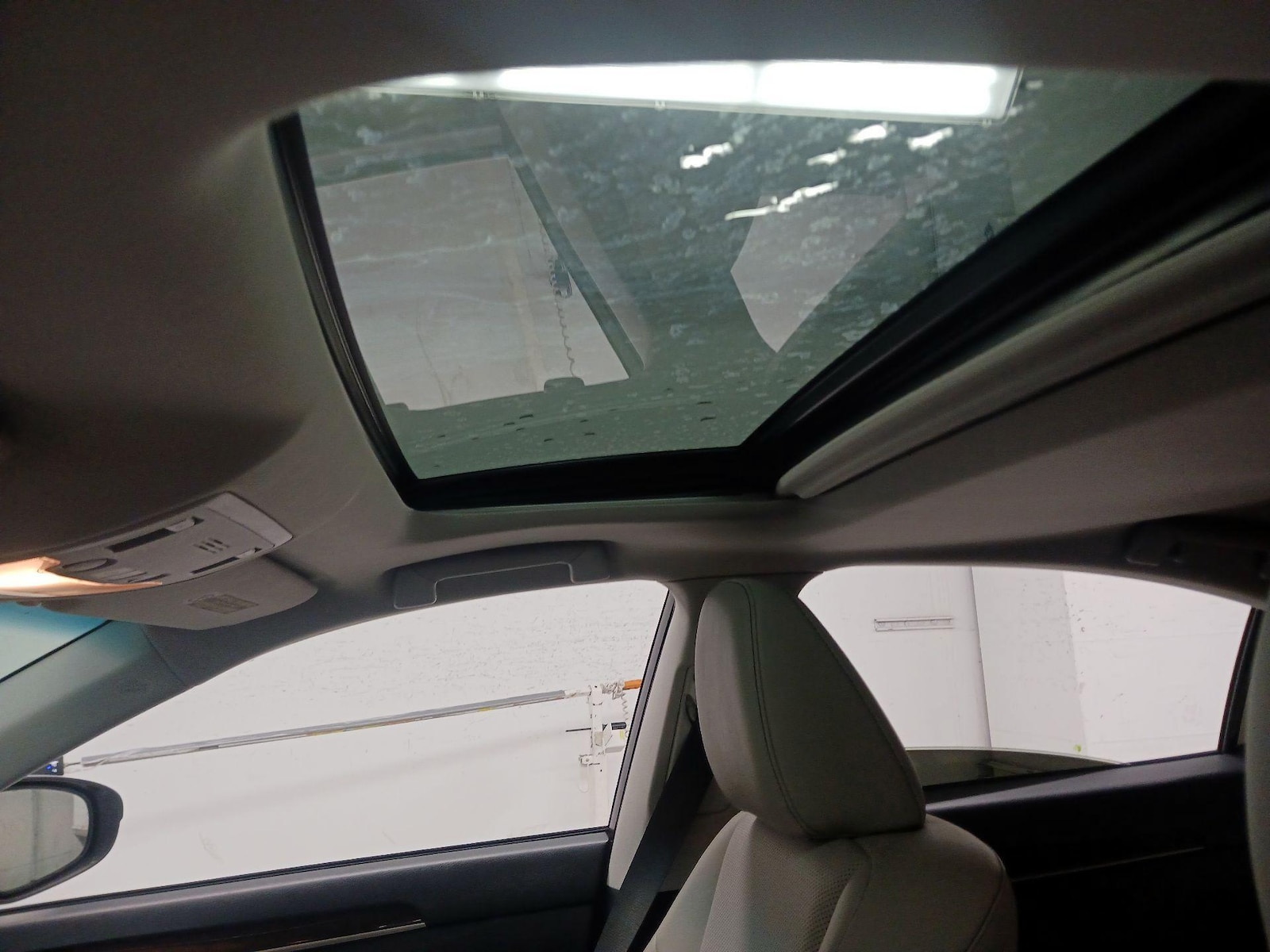 Sunroof(s) & Overhead Airbags