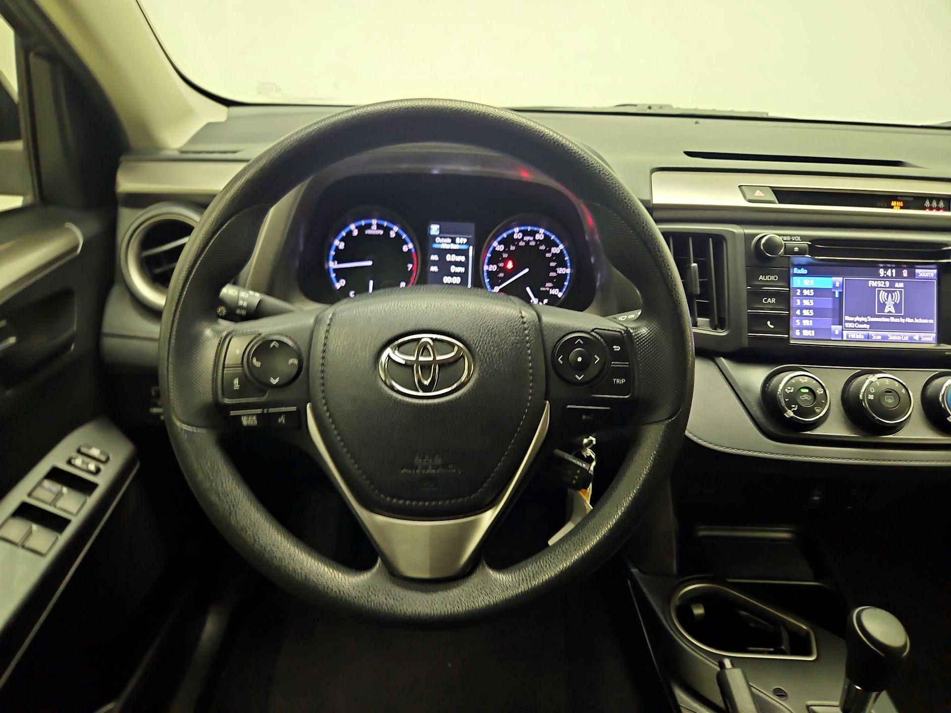 Thumbnail: 2017 Toyota RAV4 - 10