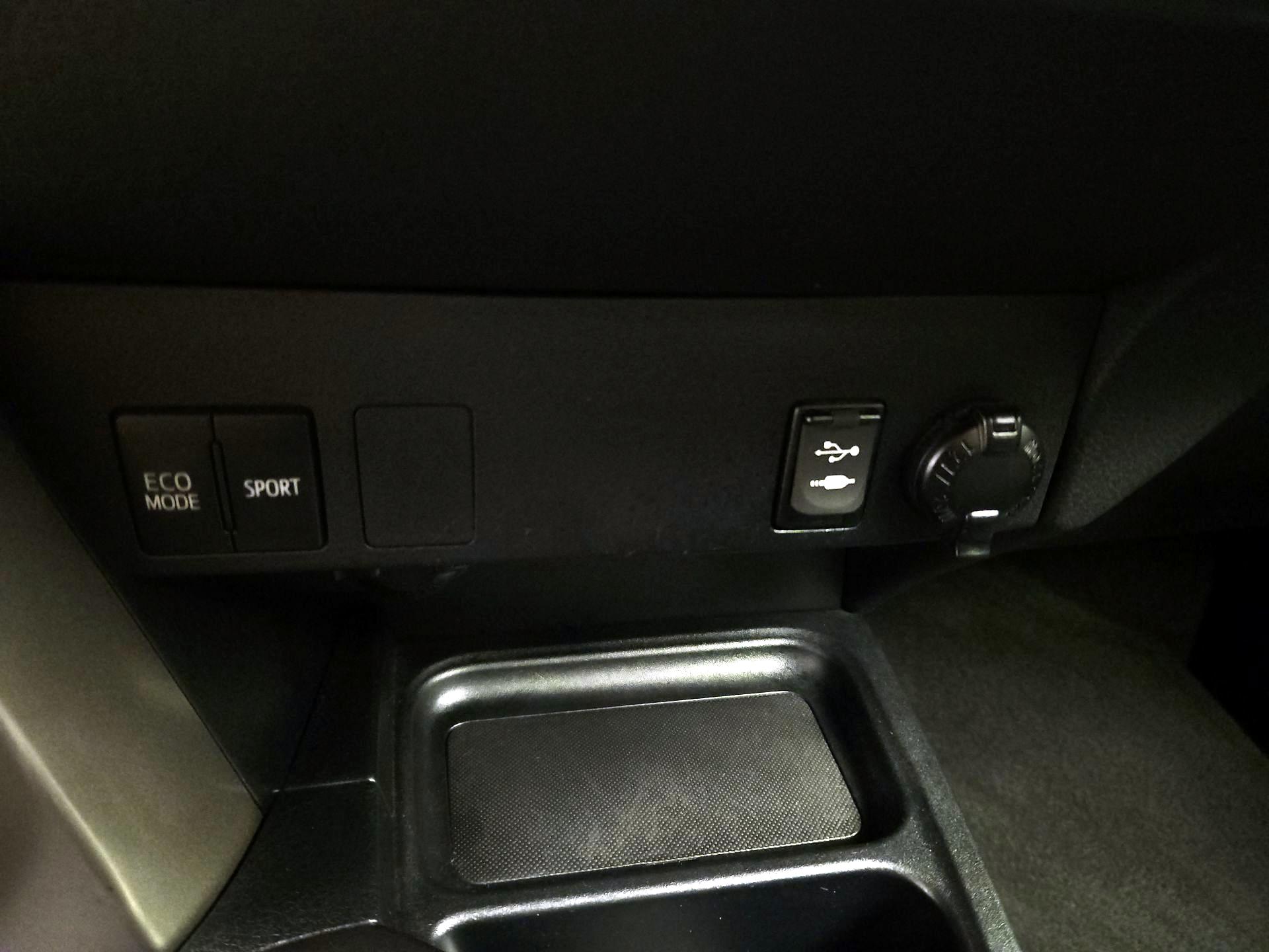Thumbnail: 2017 Toyota RAV4 - 18