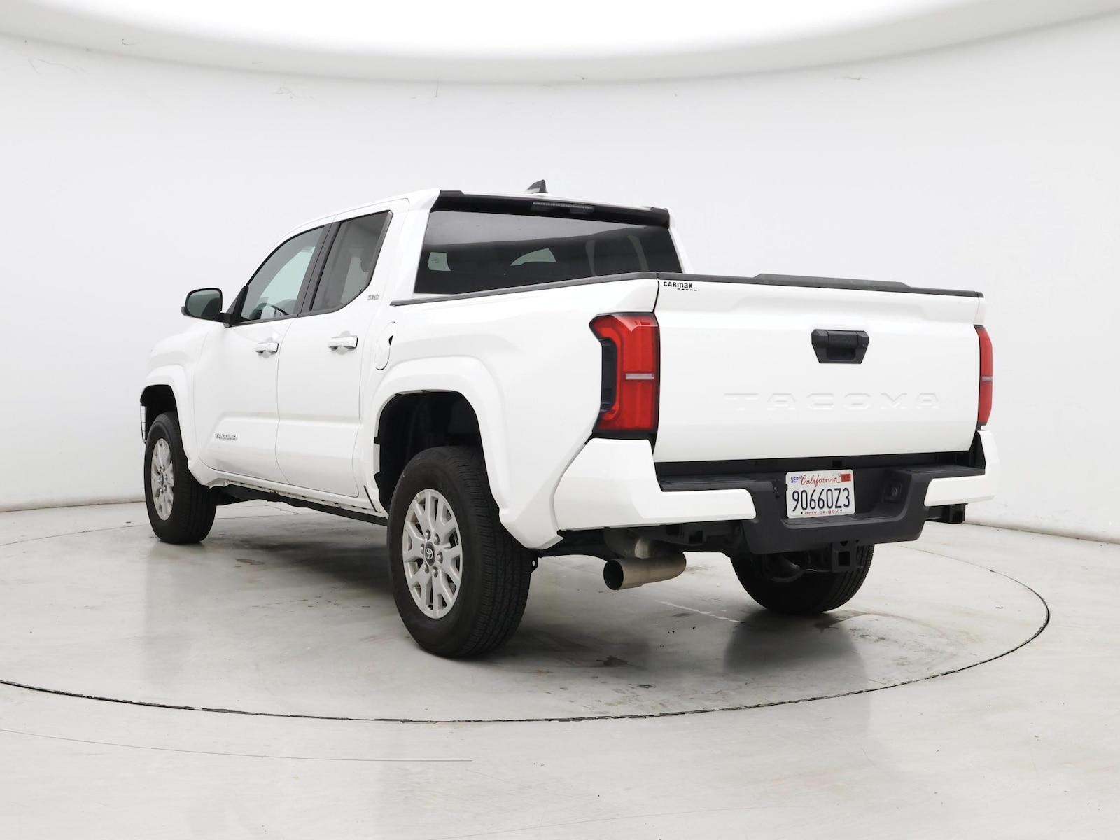 2024 Toyota Tacoma SR5 - Photo 3