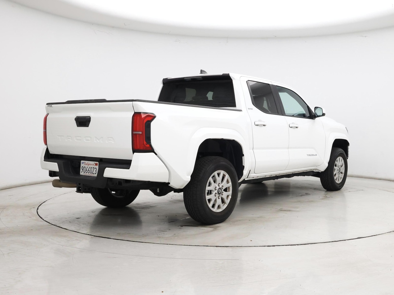 2024 Toyota Tacoma SR5 - Photo 9