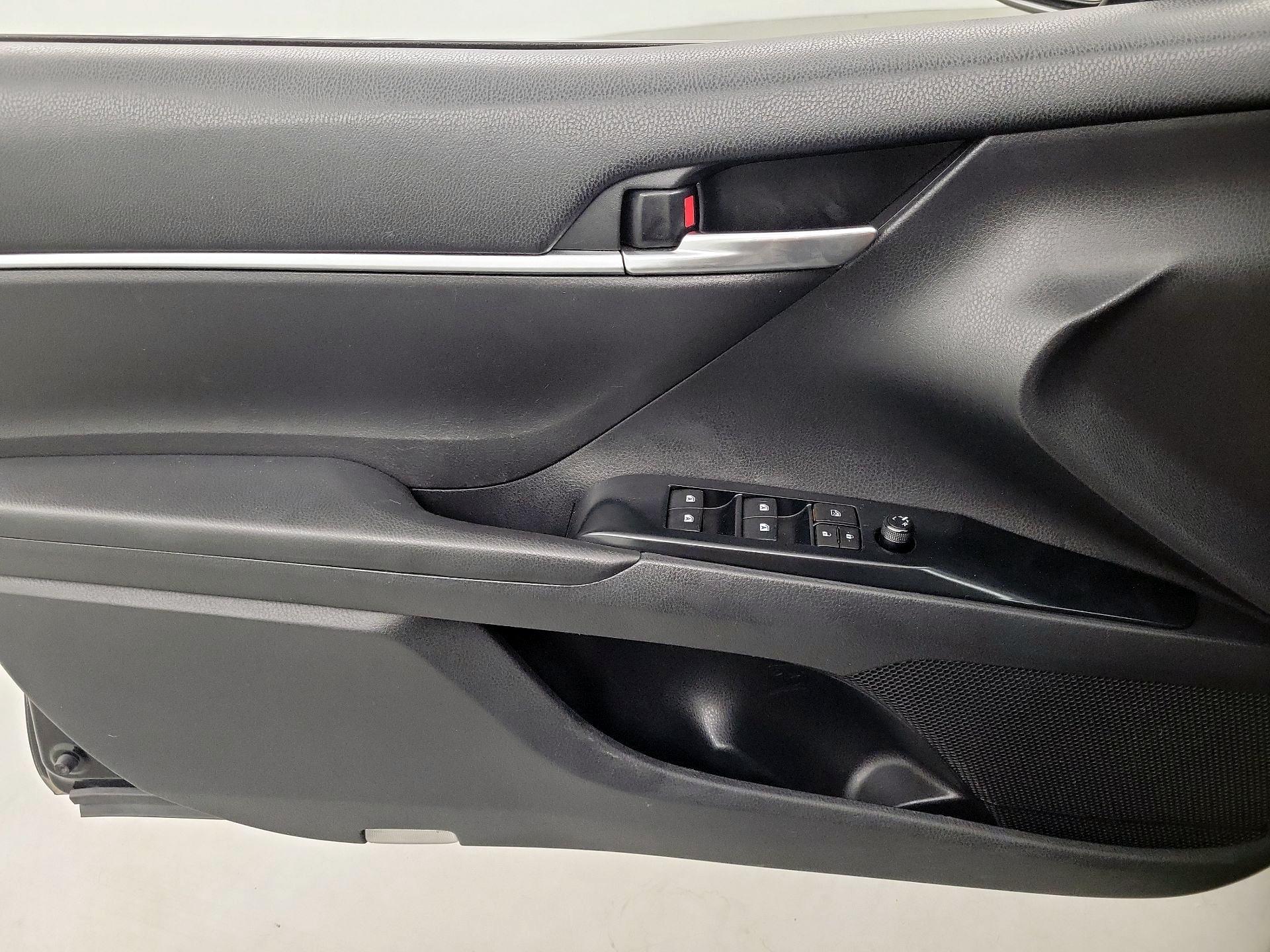 Thumbnail: 2019 Toyota Camry - 12