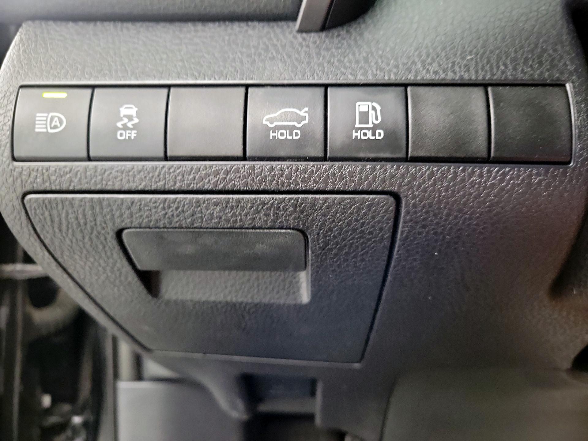 Thumbnail: 2019 Toyota Camry - 13