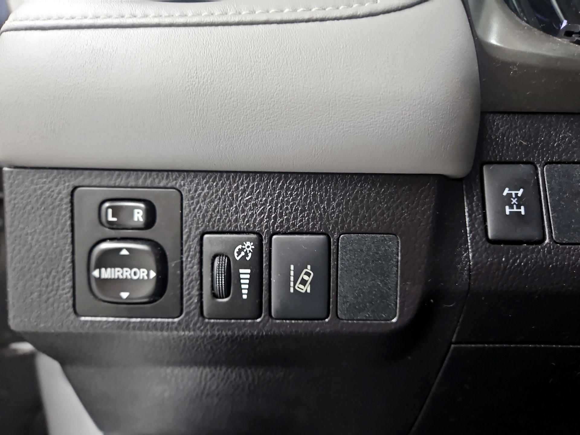 Thumbnail: 2018 Toyota RAV4 - 13