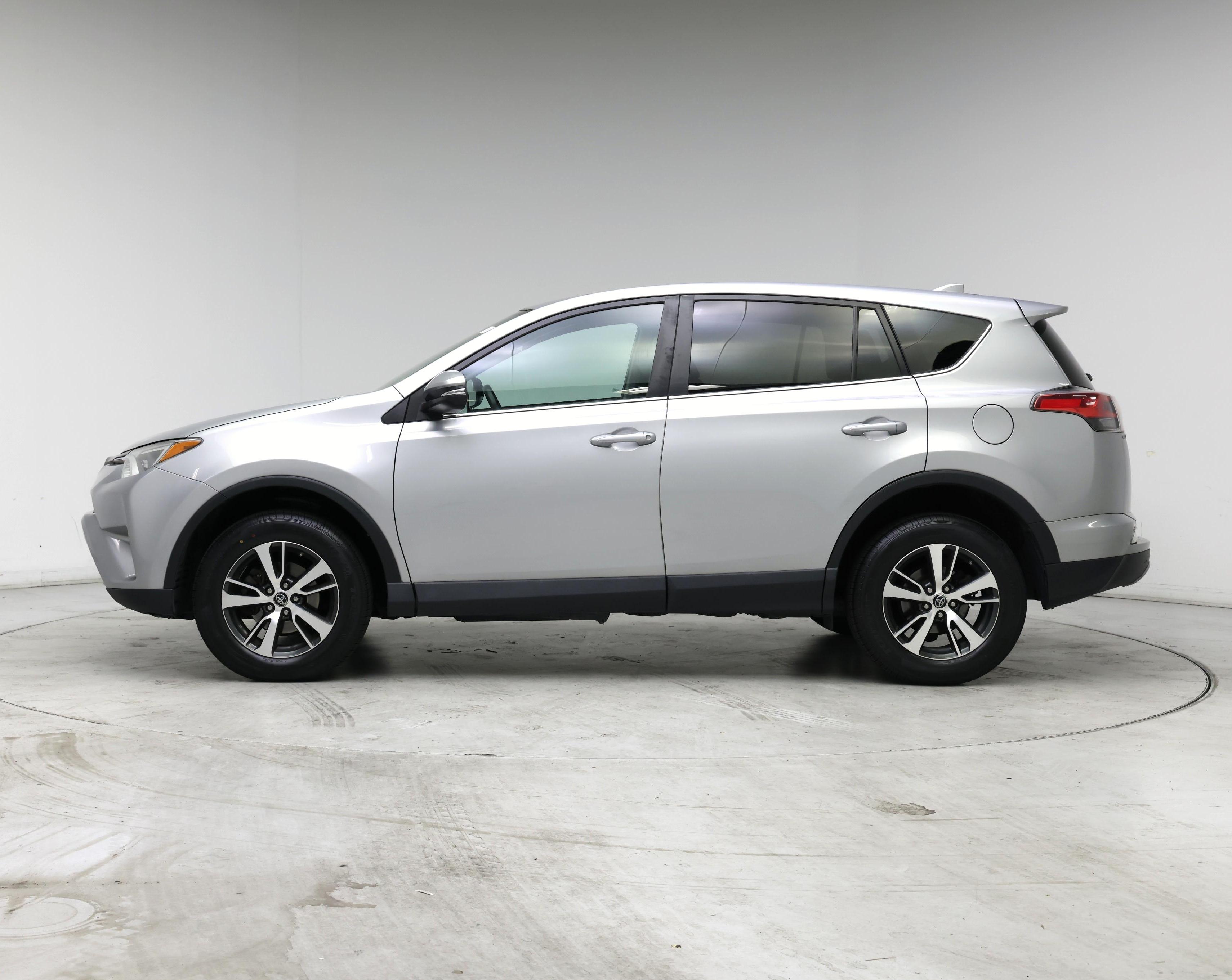 Thumbnail: 2018 Toyota RAV4 - 3
