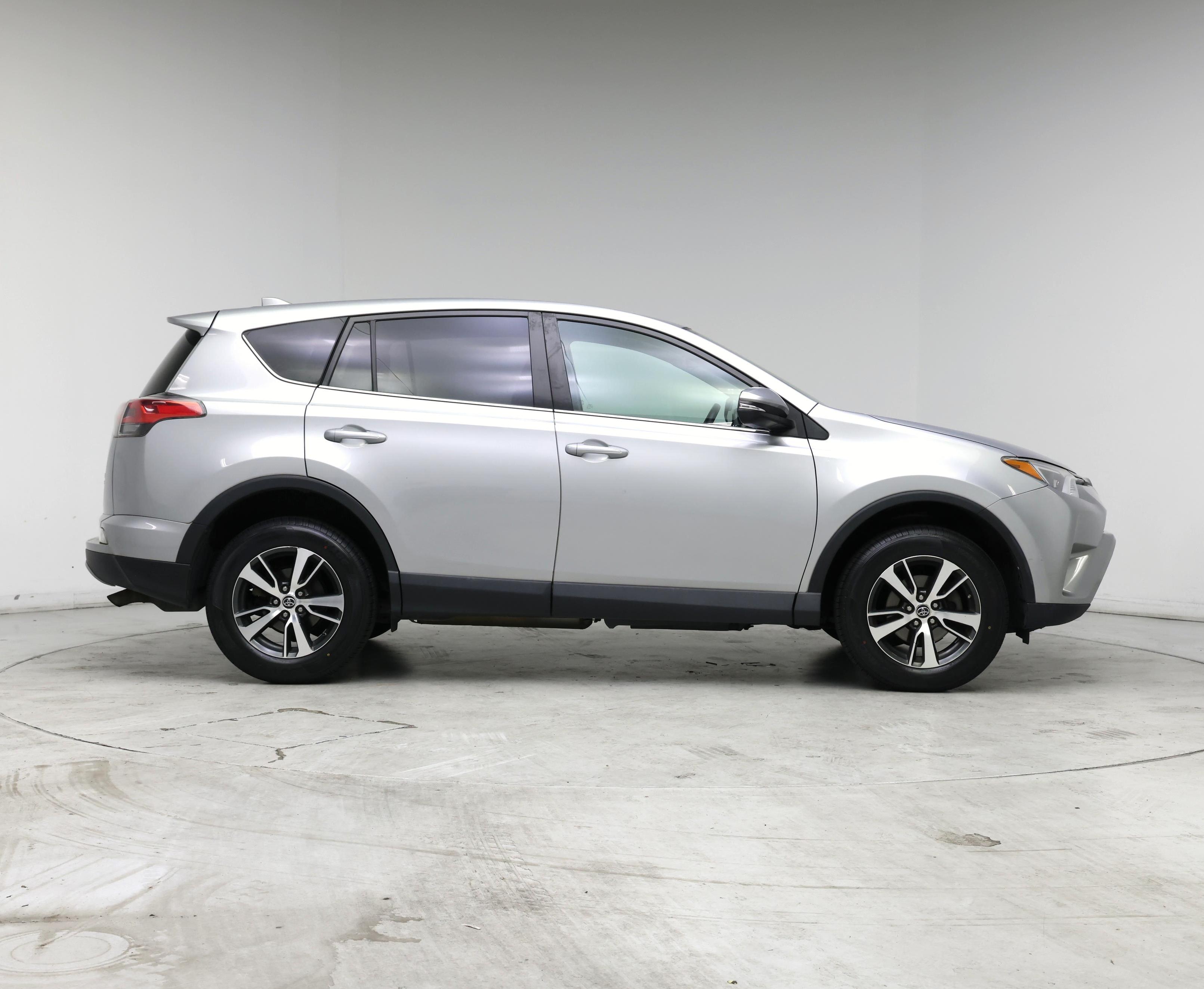Thumbnail: 2018 Toyota RAV4 - 7