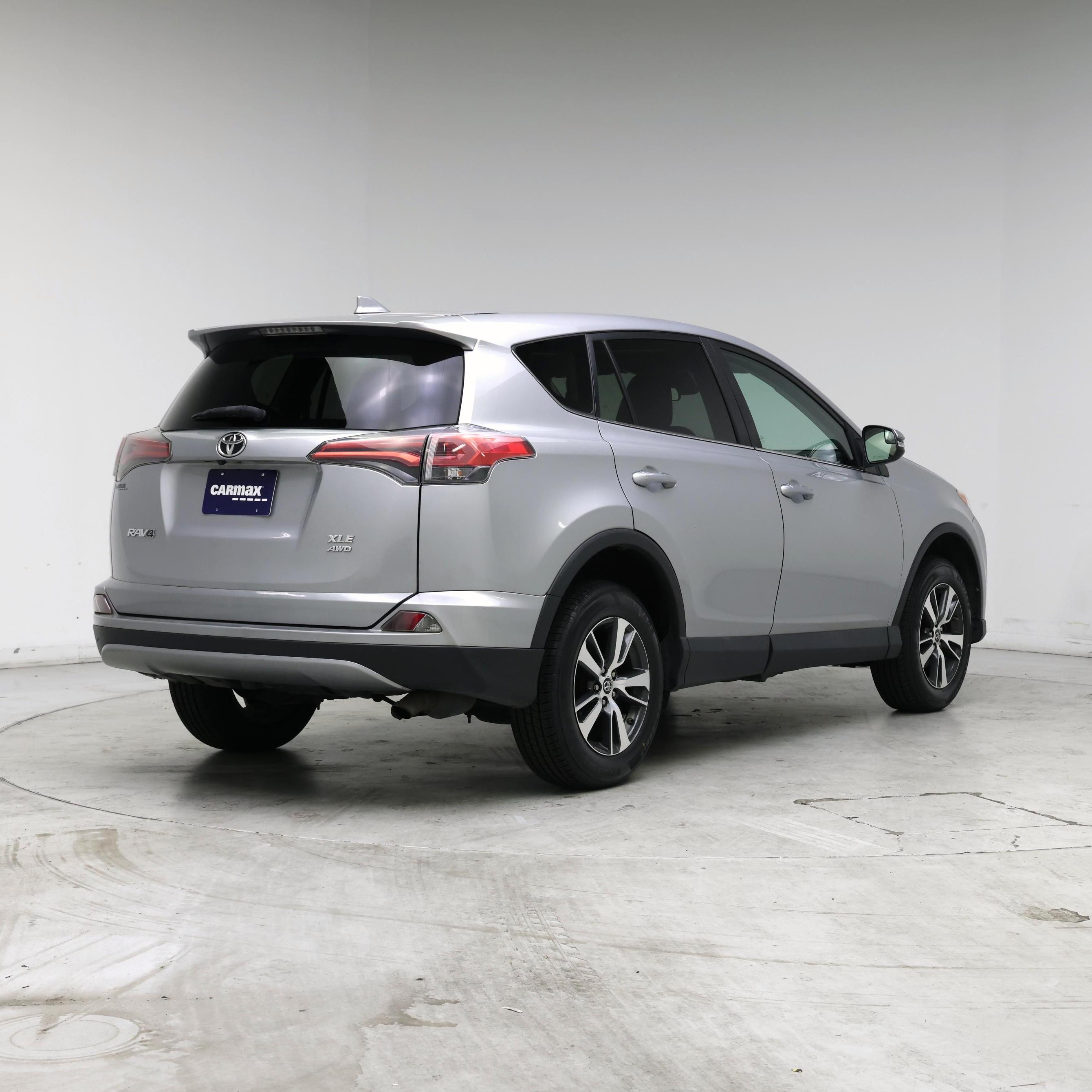 Thumbnail: 2018 Toyota RAV4 - 8