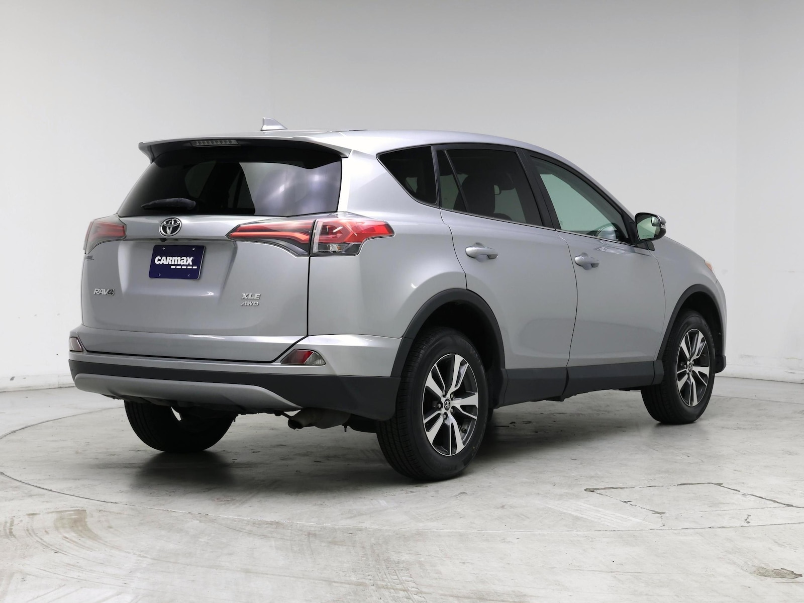 2018 Toyota RAV4 XLE - Photo 9