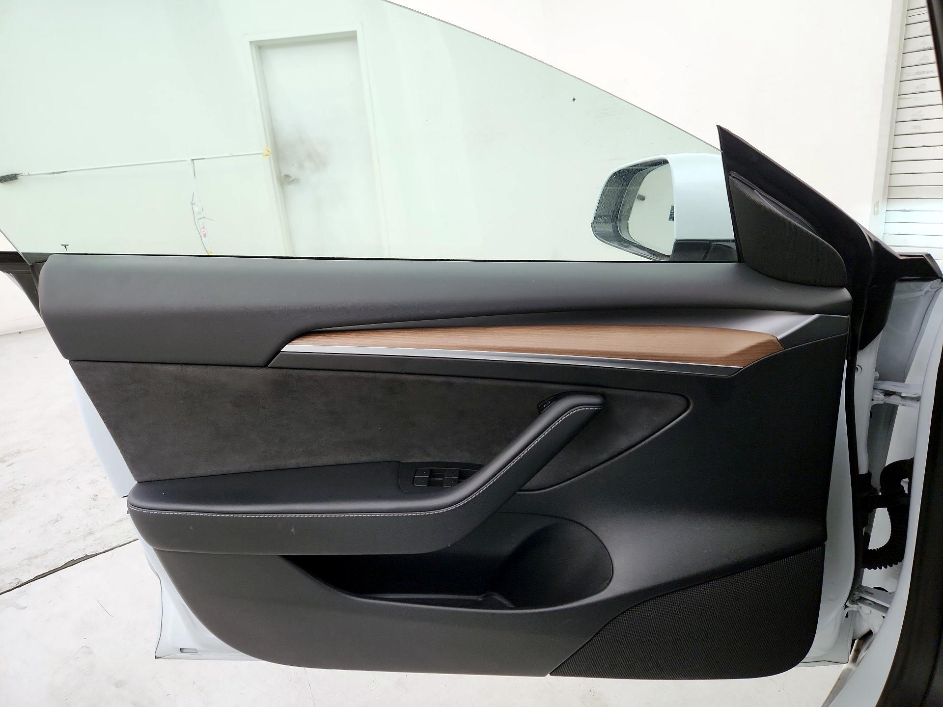 Thumbnail: 2023 Tesla Model 3 - 12