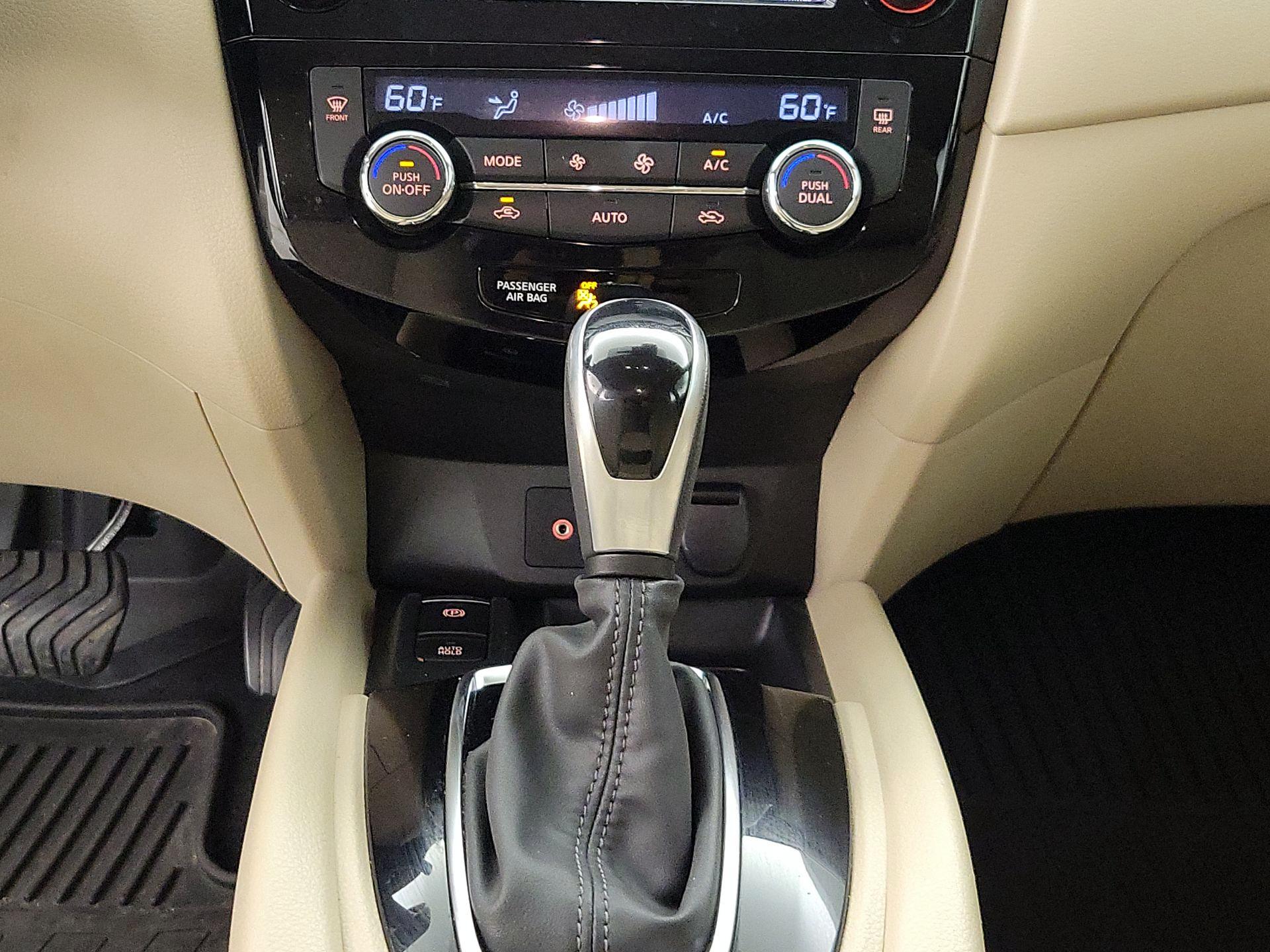 Thumbnail: 2019 Nissan Rogue - 17
