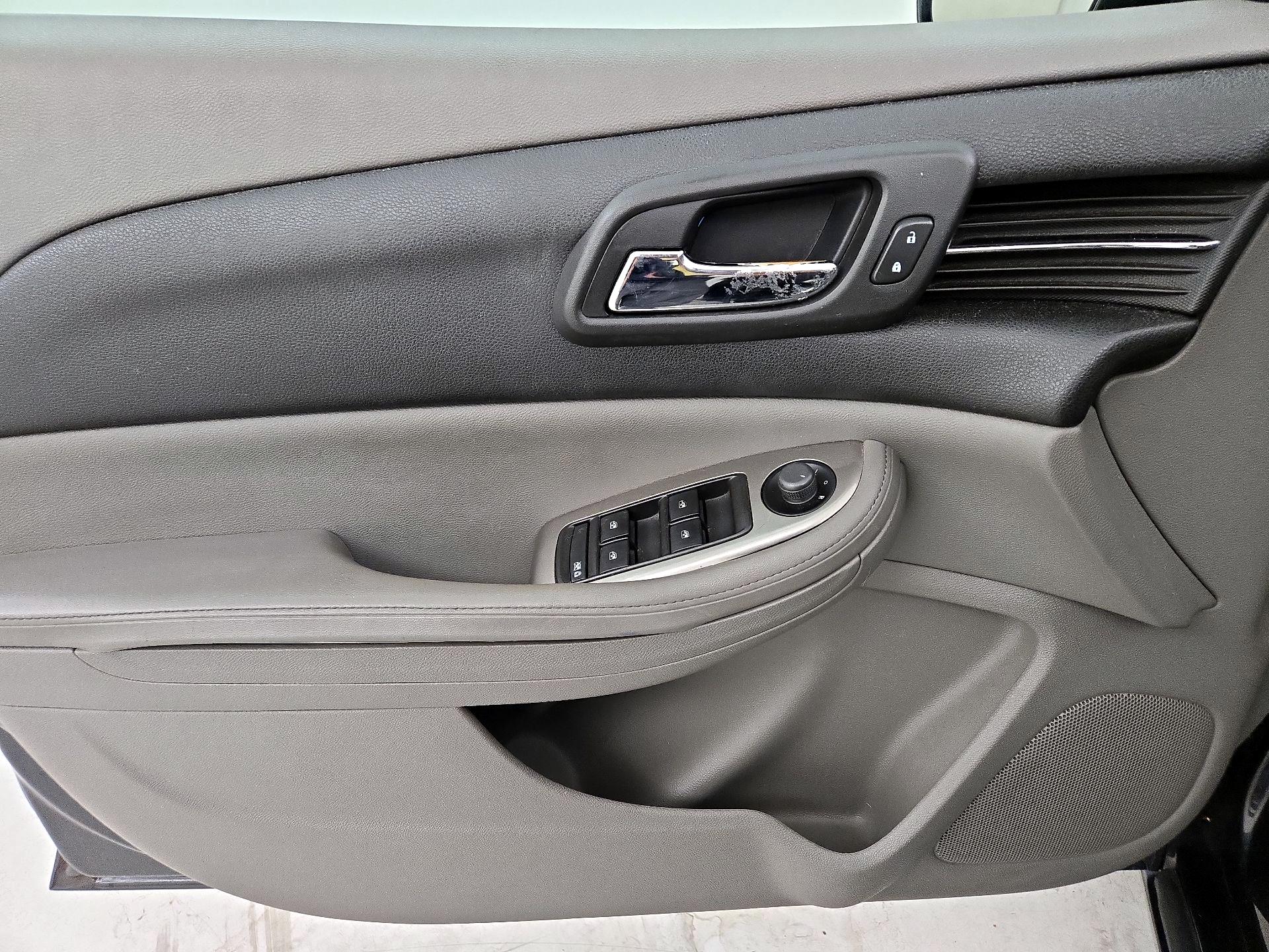Thumbnail: 2014 Chevrolet Malibu - 12